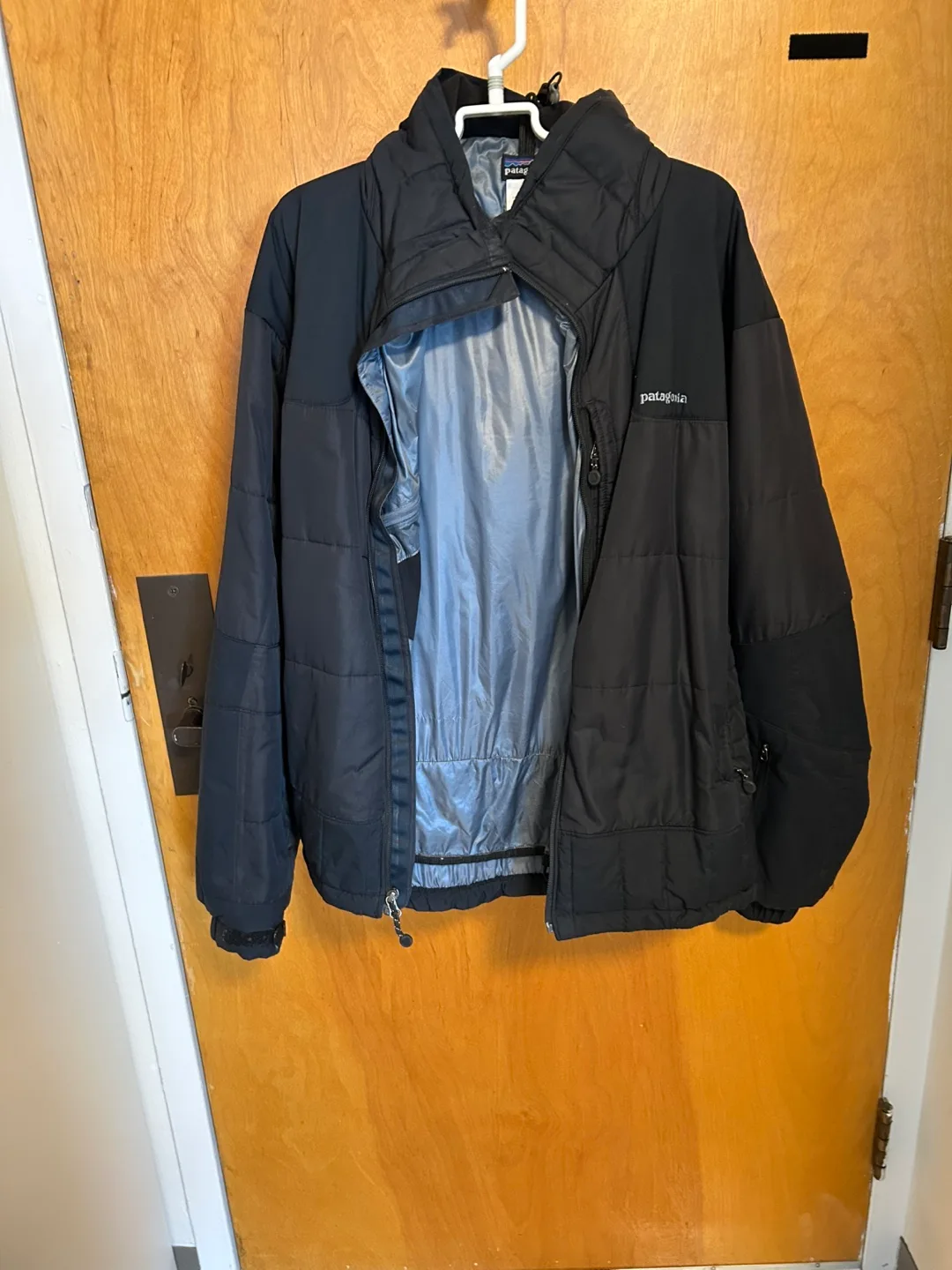 Patagonia Men's Black Ski Jacket - Size L thumbnail