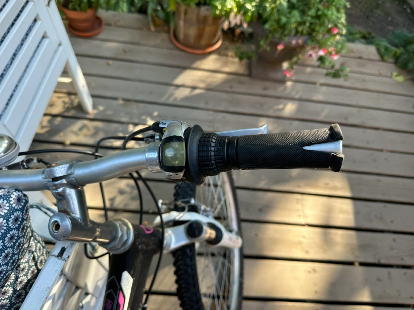 Trek MT Two Twenty 220 Kids Bike - Black & Pink - photo 2