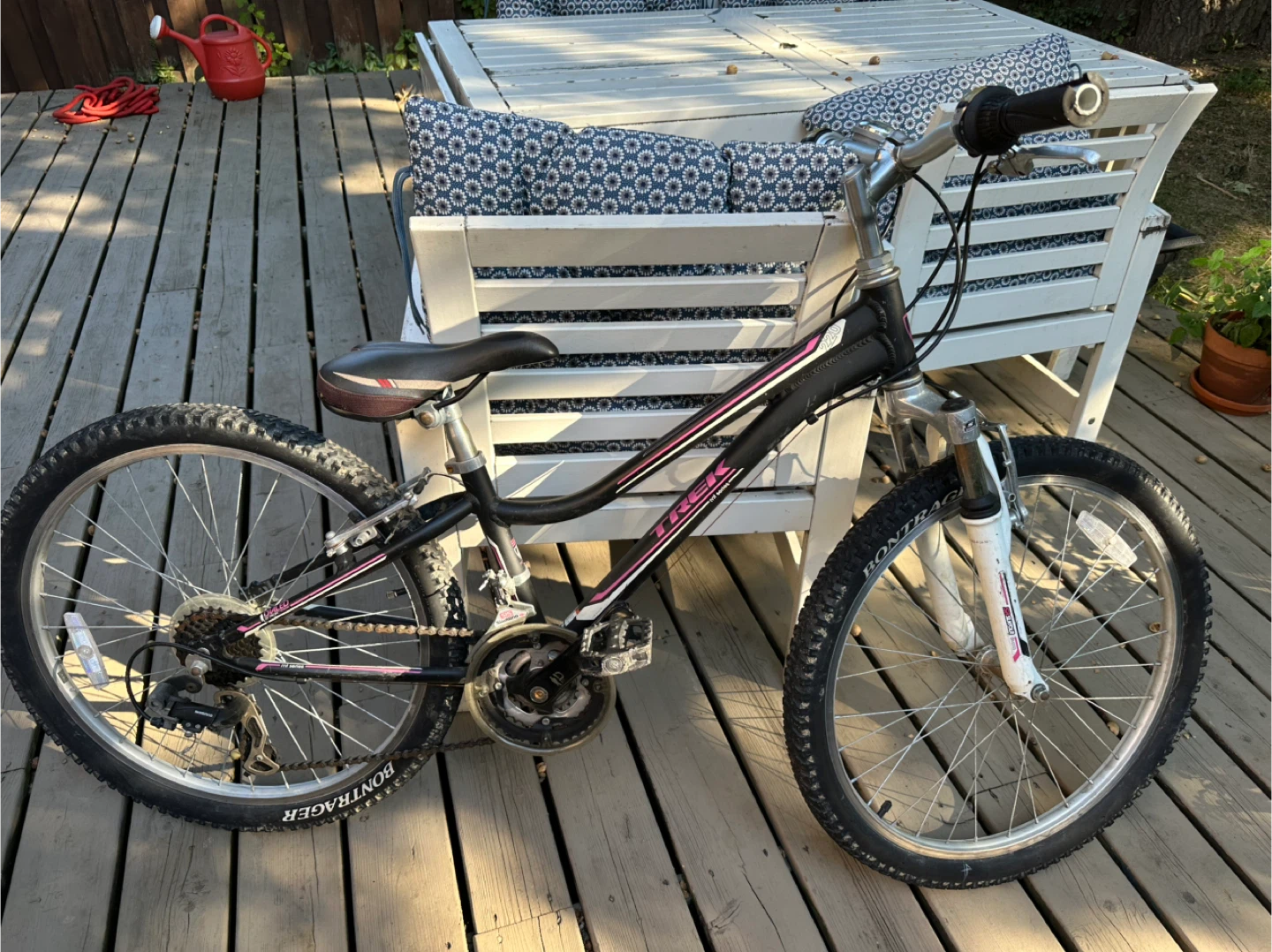 Trek MT Two Twenty 220 Kids Bike - Black & Pink