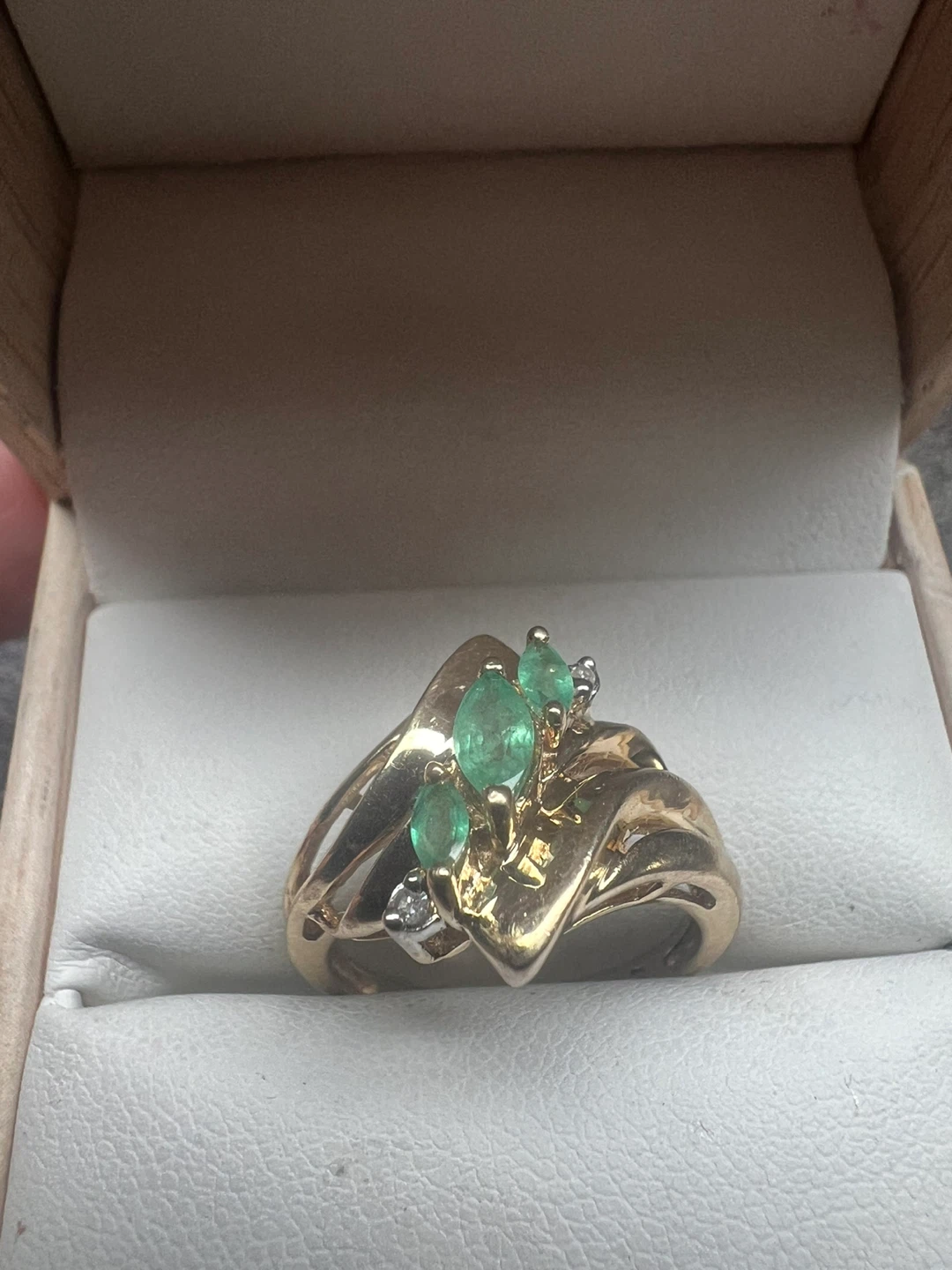 10K Gold Emerald & Diamond Ring - Size 7 - photo 2