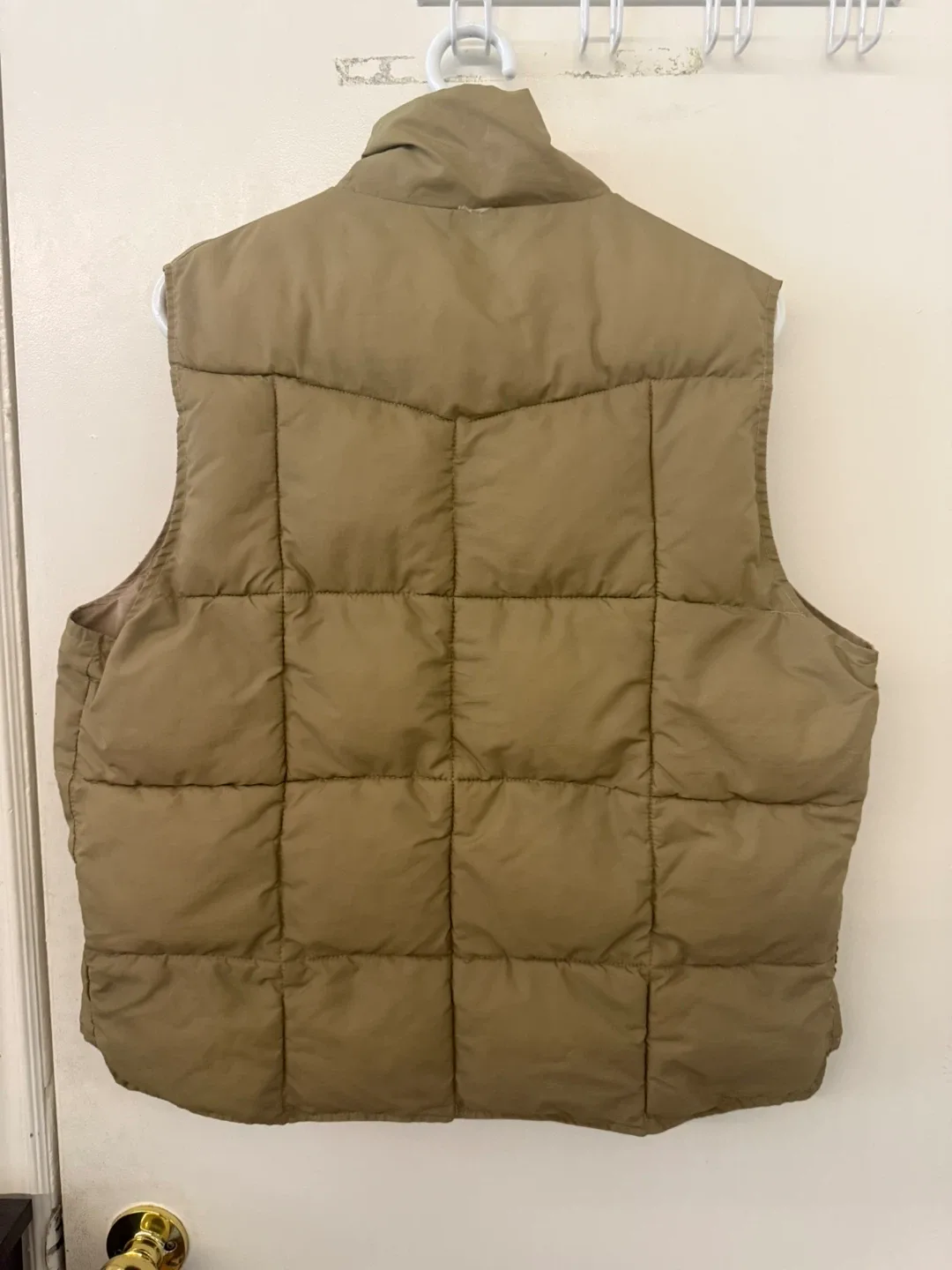 Khaki Puffer Vest image indicator(2)