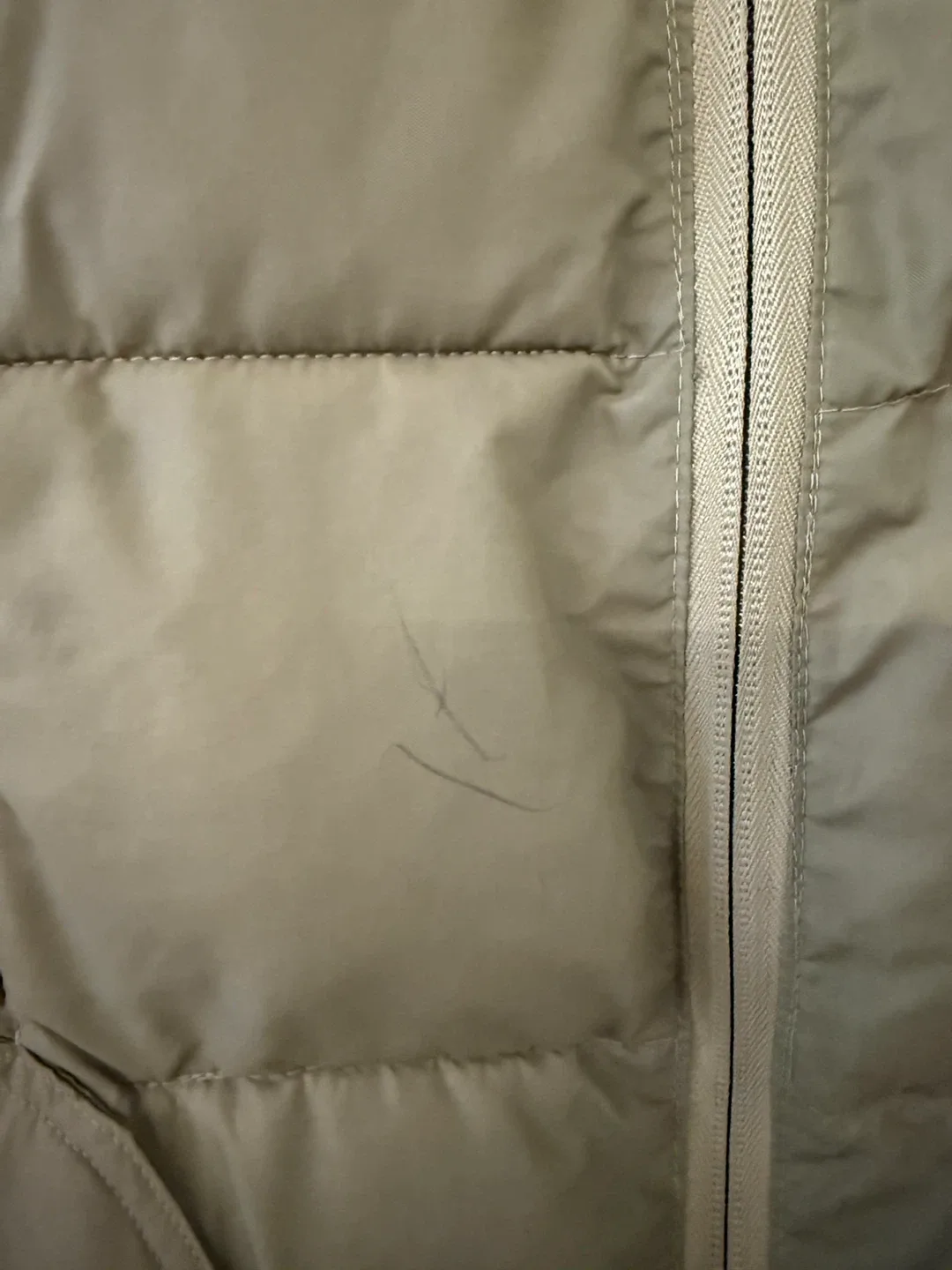 Khaki Puffer Vest image indicator(3)