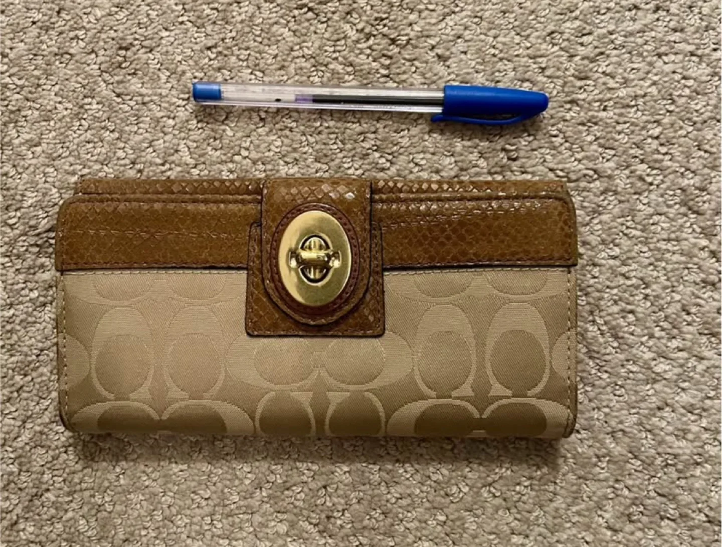 Coach Wallet image indicator(2)