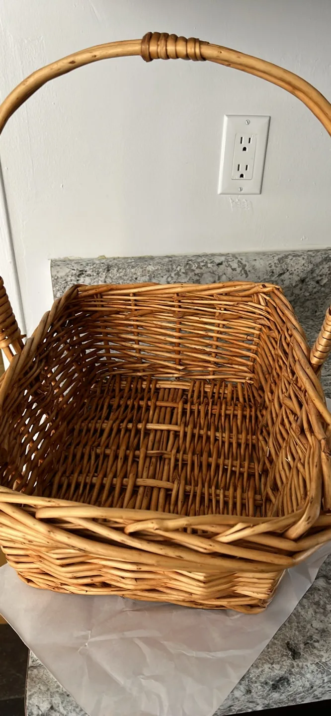 Wicker Basket with Handle image indicator(2)