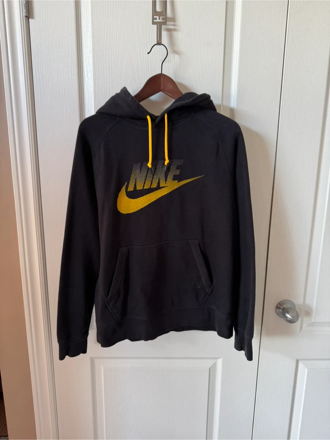 Nike Black Hoodie - Size L image indicator(2)