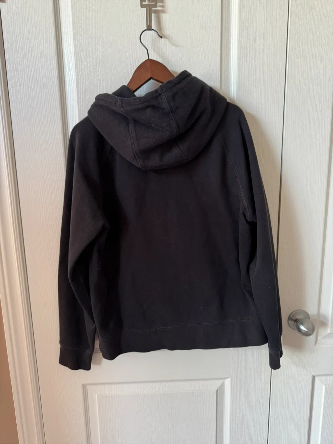 Nike Black Hoodie - Size L image indicator(4)