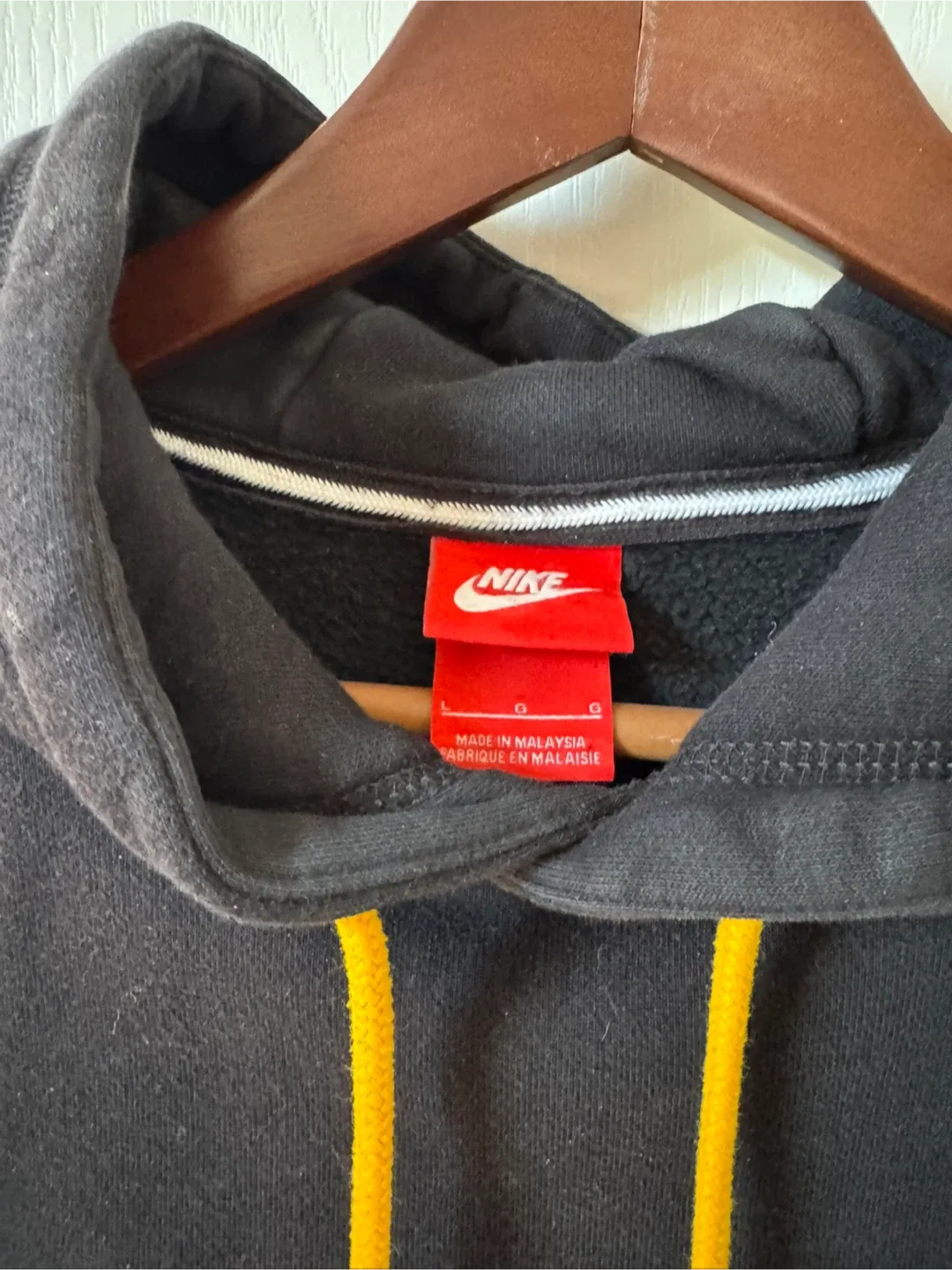 Nike Black Hoodie - Size L image indicator(3)
