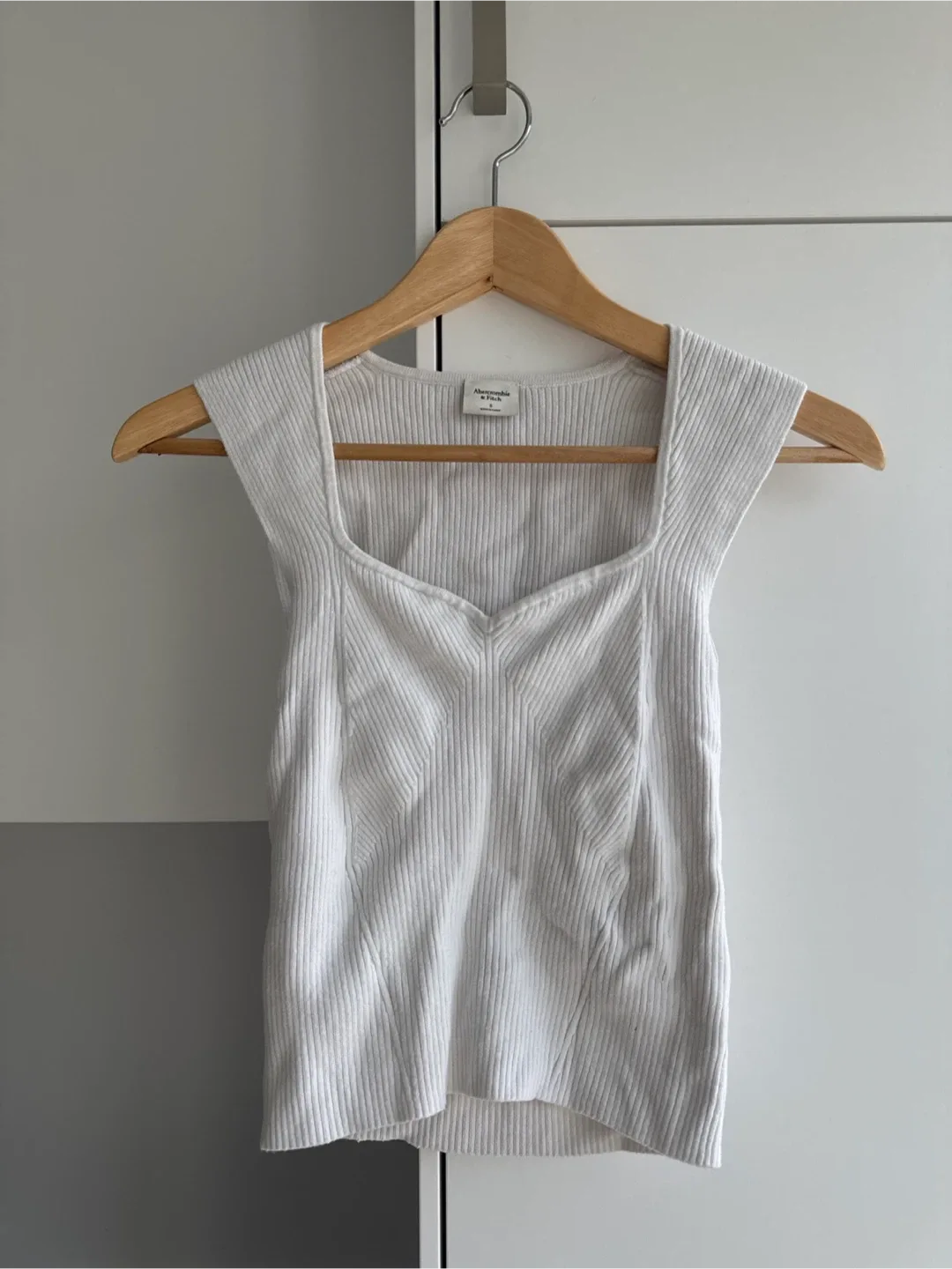 🤍 Abercrombie & Fitch White Ribbed Tank Top - Size S thumbnail