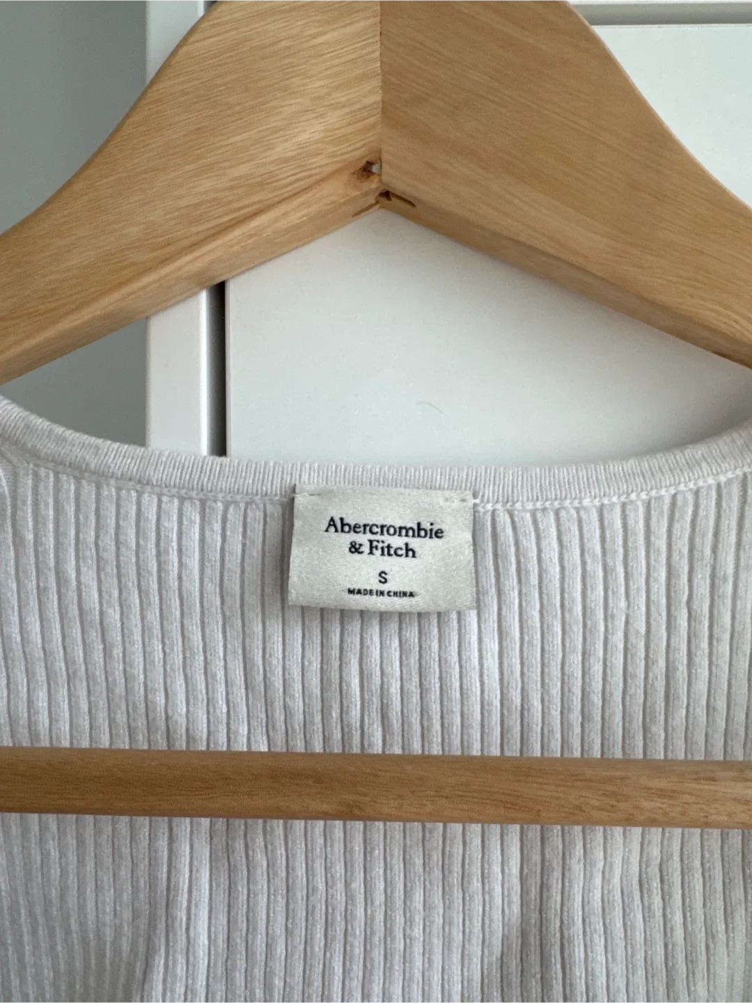 🤍 Abercrombie & Fitch White Ribbed Tank Top - Size S image indicator(2)