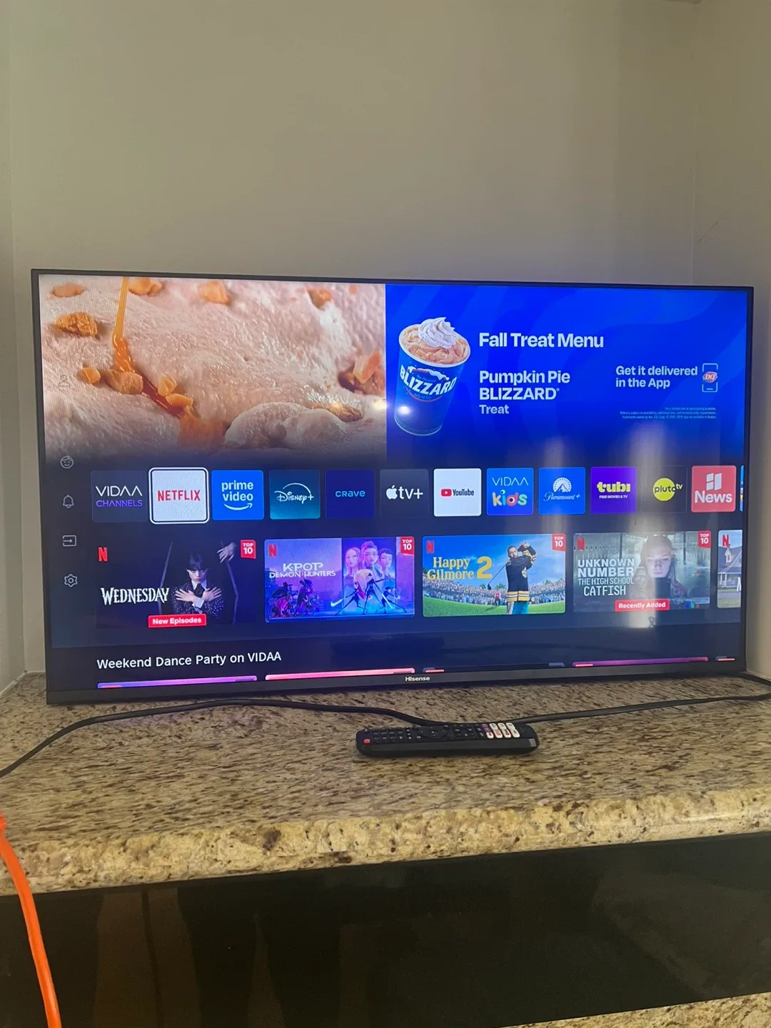 Hisense 40” Smart TV (40H5500),delivery available