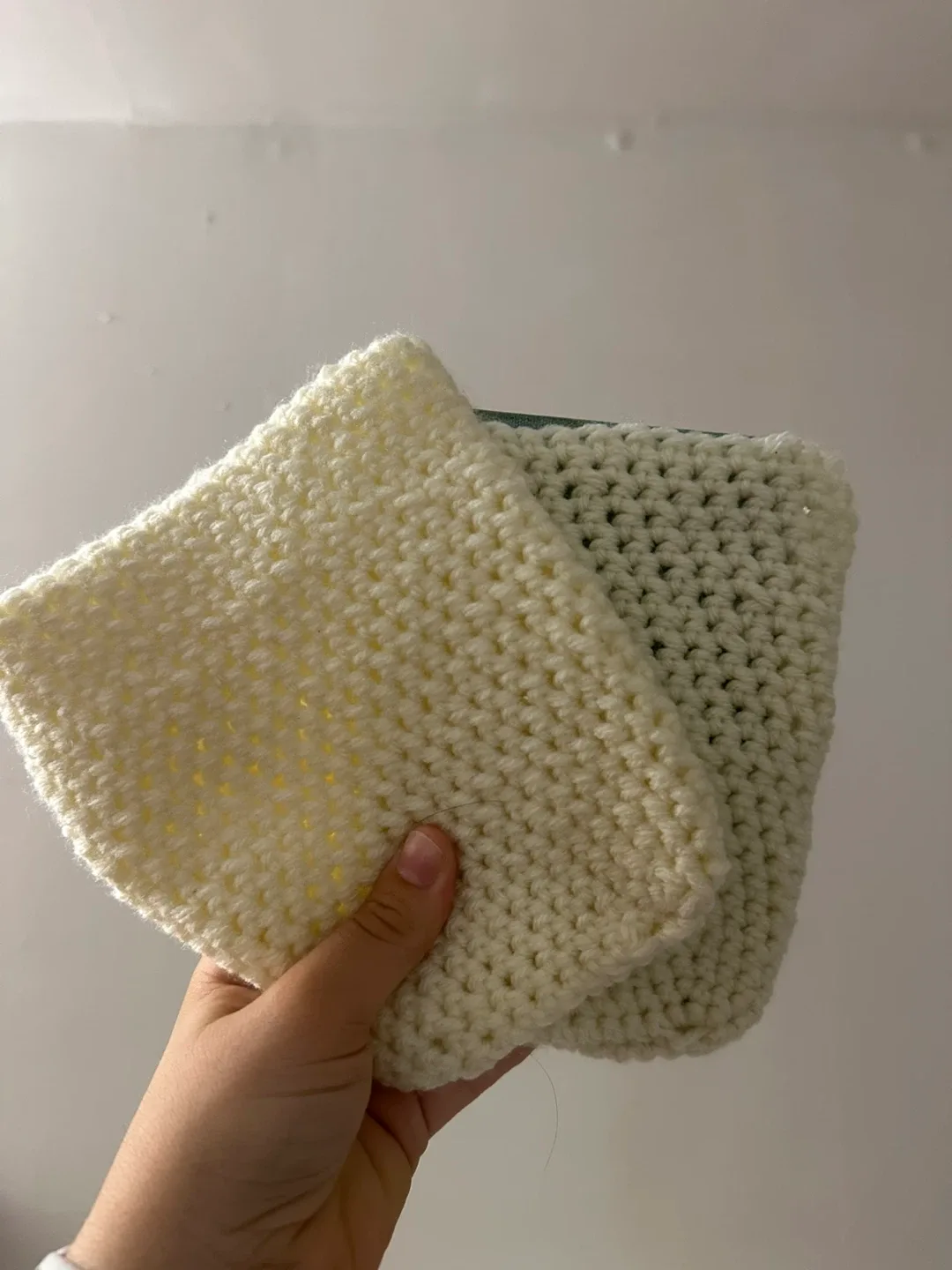 Handmade Crocheted Kindle Case - White image indicator(3)