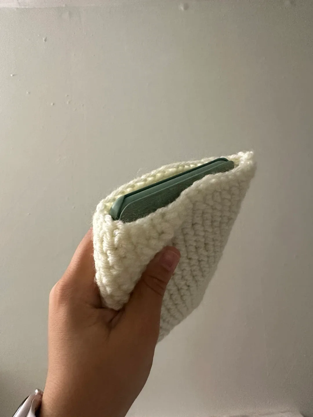 Handmade Crocheted Kindle Case - White image indicator(2)