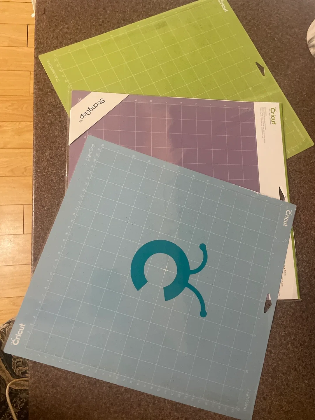 Cricut Cutting Mats: Standard, Light, Strong Grip thumbnail