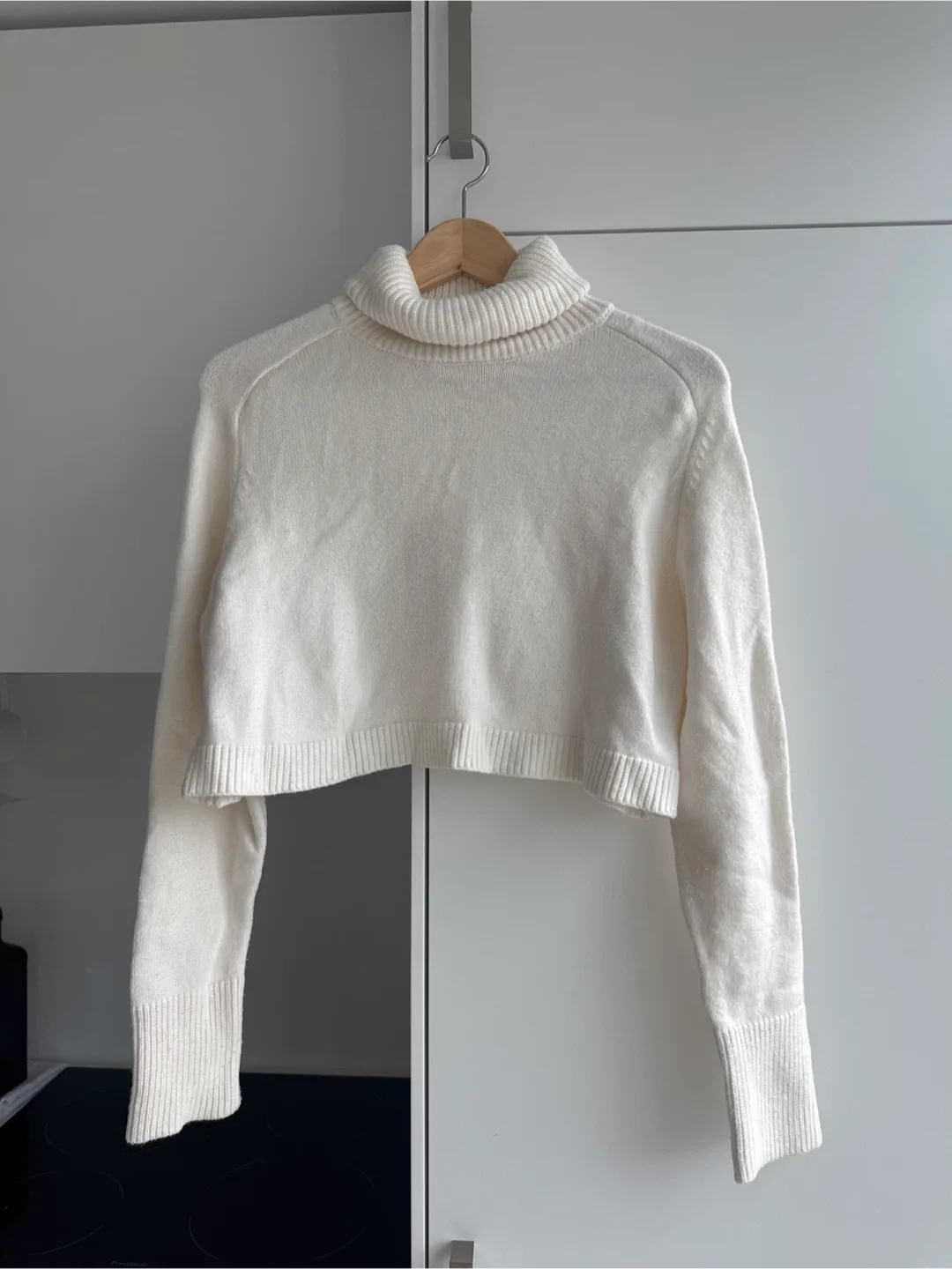 🤍 Zara Cream Cropped Turtleneck - Size Small thumbnail