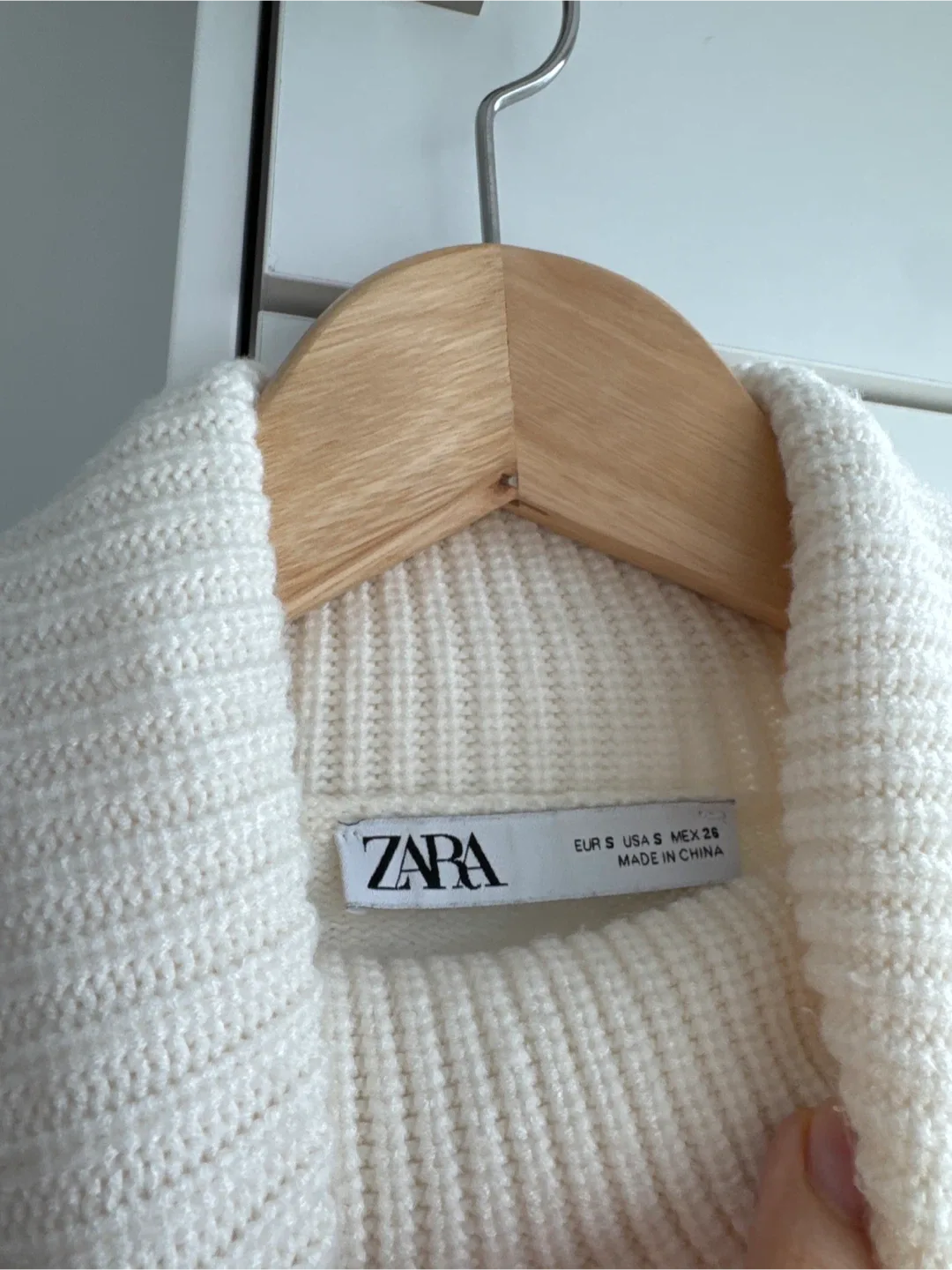 🤍 Zara Cream Cropped Turtleneck - Size Small image indicator(2)