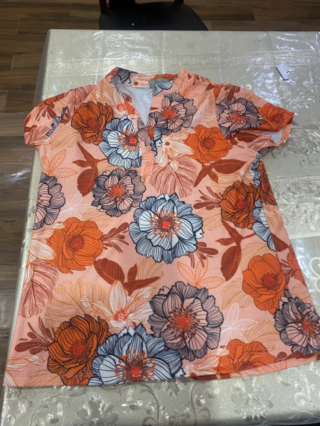Liz and LILL Floral Top - Size L thumbnail