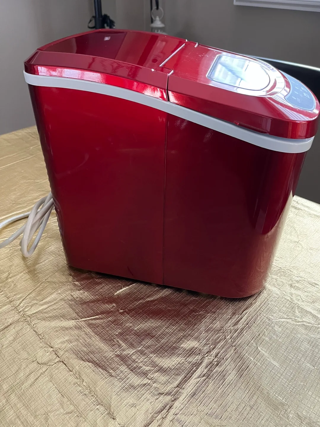 Igloo Portable Electronic Ice Maker - Red image indicator(2)