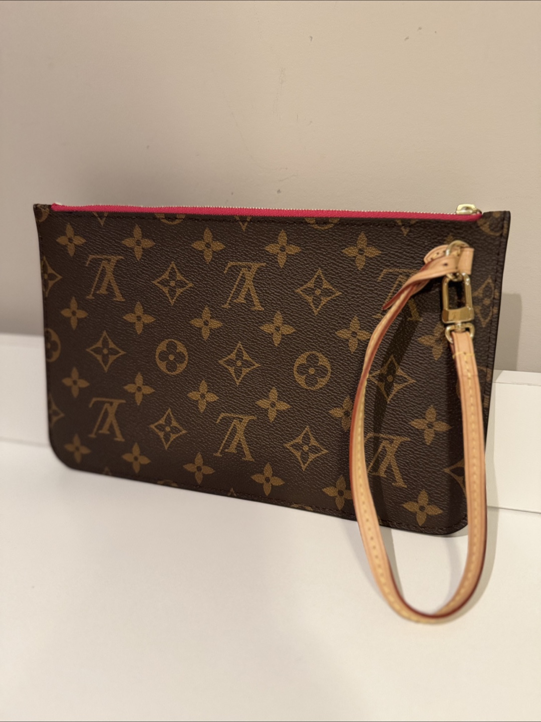 Louis Vuitton Neverfull Pouch - photo 2