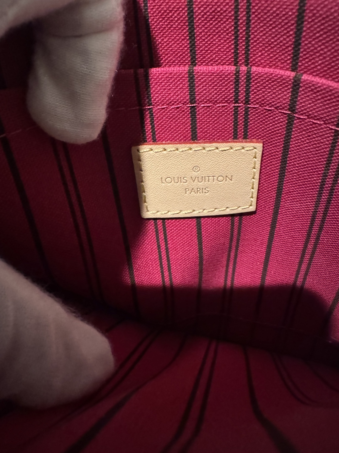 Louis Vuitton Neverfull Pouch - photo 4