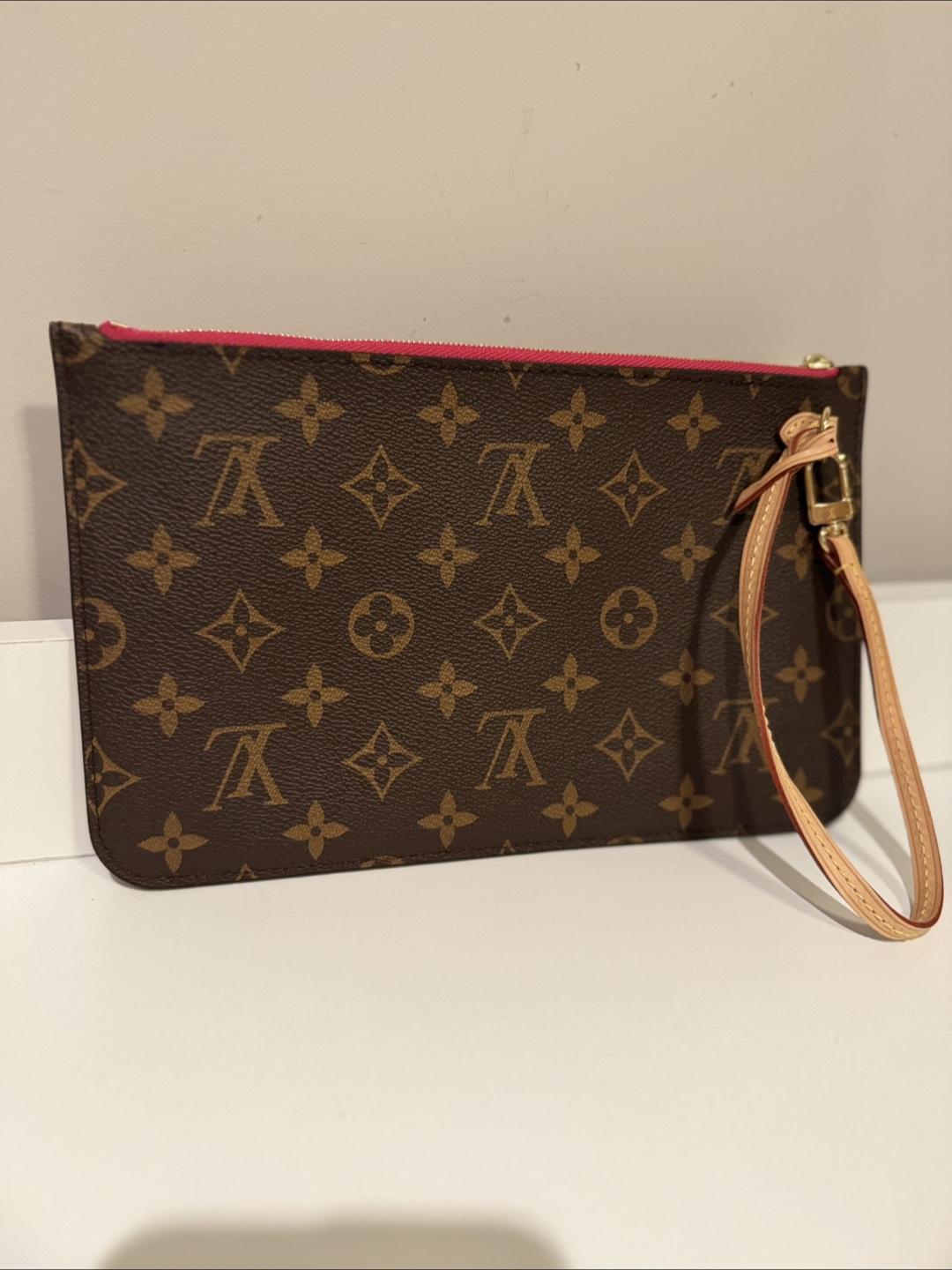 Louis Vuitton Neverfull Pouch - photo 3