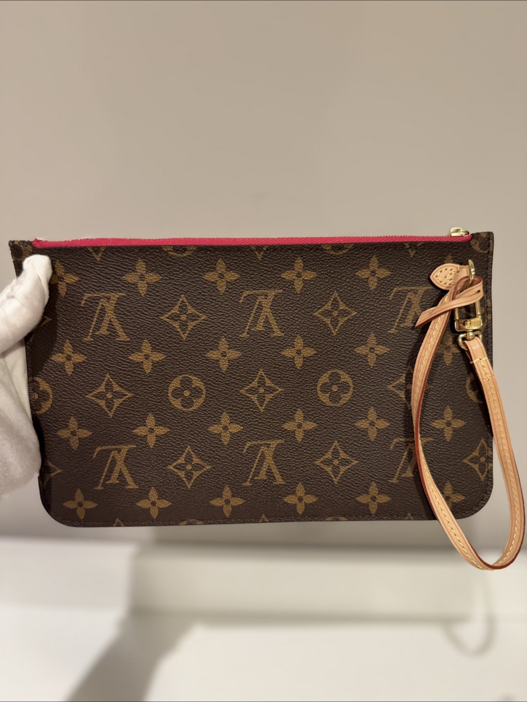 Louis Vuitton Neverfull Pouch - photo 5