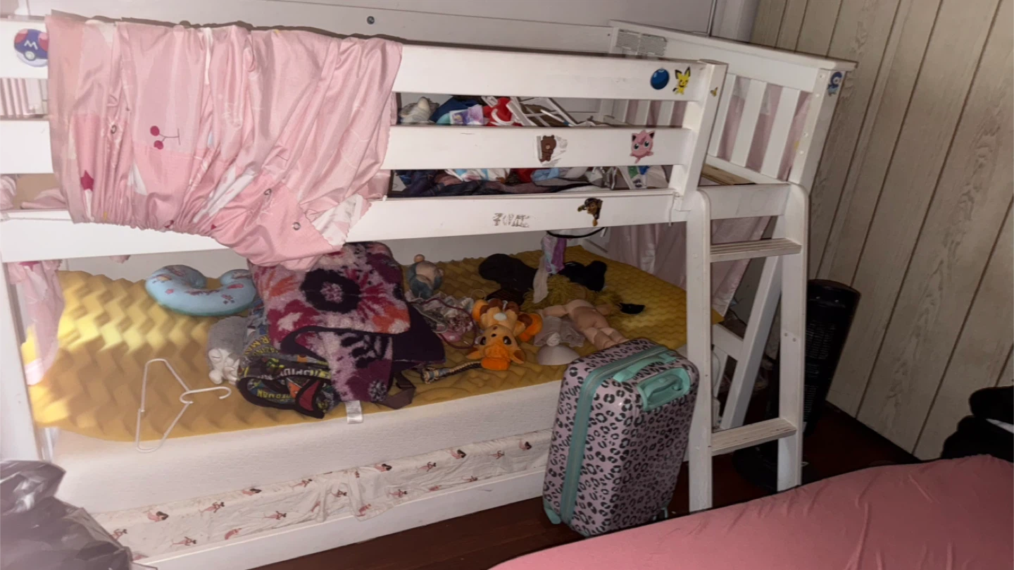 Twin Size bunk bed for kids with mattresses