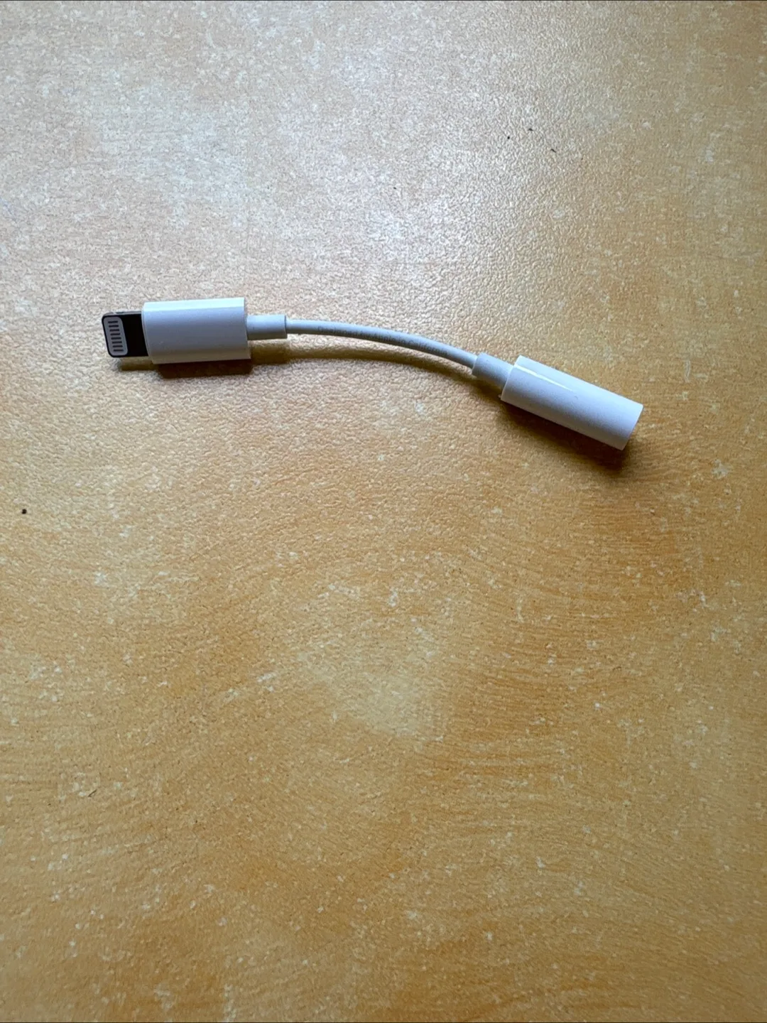 Apple Lightning to 3.5 mm Headphone Jack Adapter thumbnail