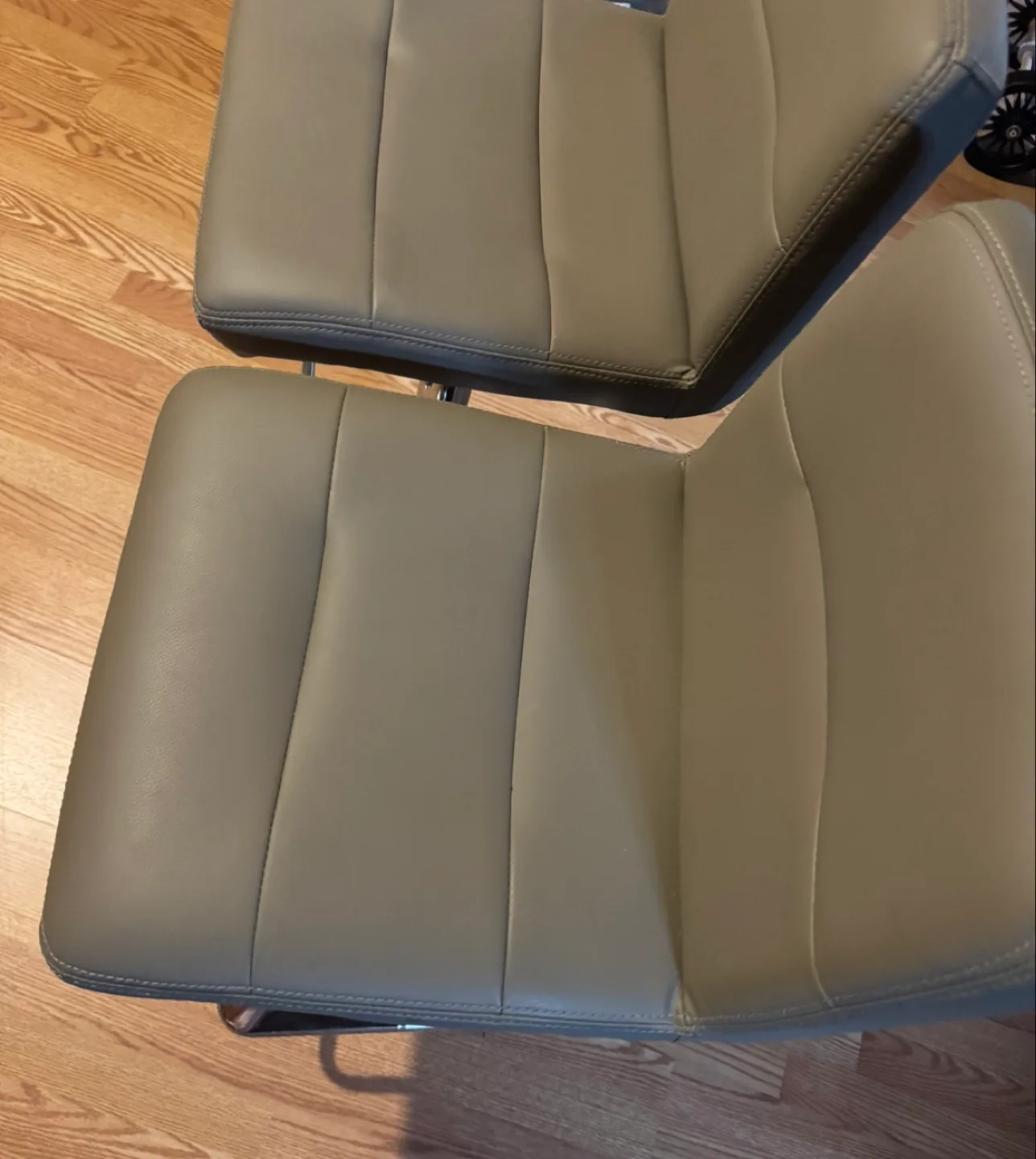 Set of 2 Adjustable Height Bar Stools image indicator(2)