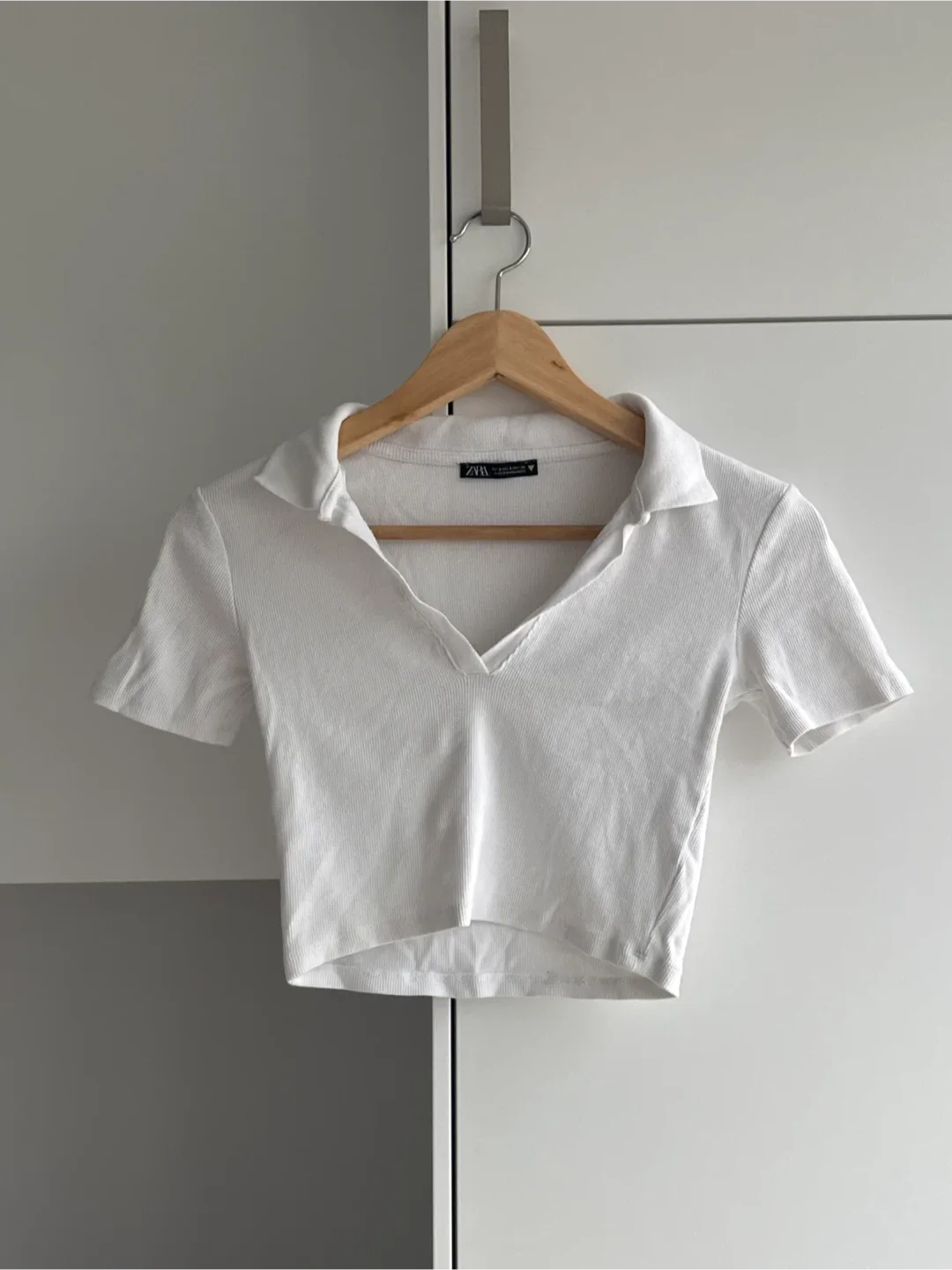 🤍 Zara White Ribbed Polo Crop Top - Size S thumbnail