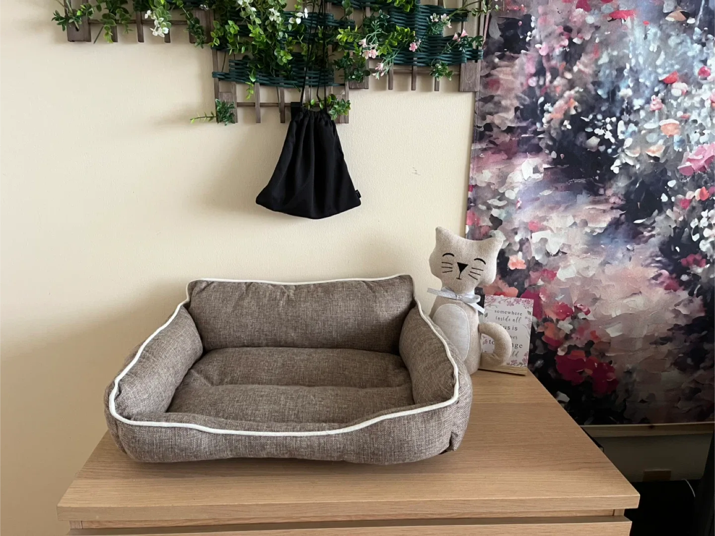 😍 Cozy Pet Bed - LIKE NEW 💯 thumbnail