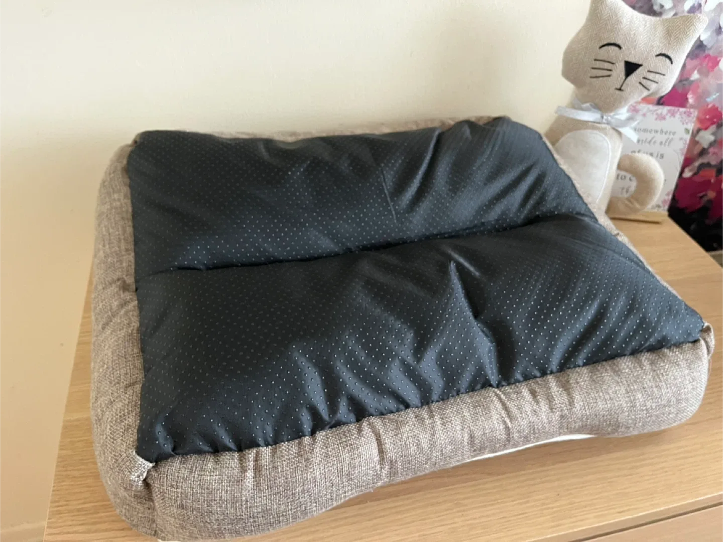 😍 Cozy Pet Bed - LIKE NEW 💯 image indicator(4)
