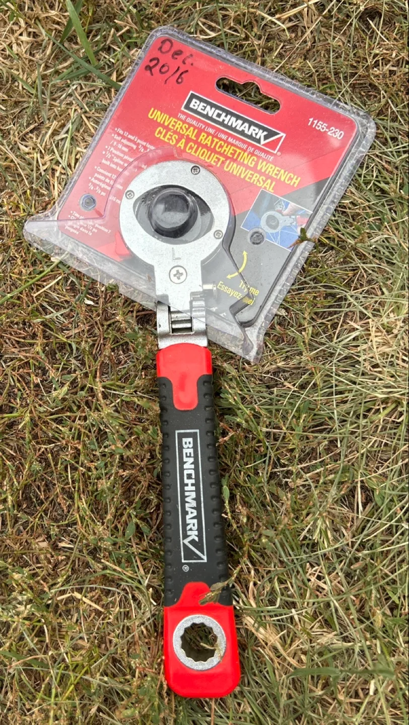 Benchmark Universal Ratcheting Wrench thumbnail