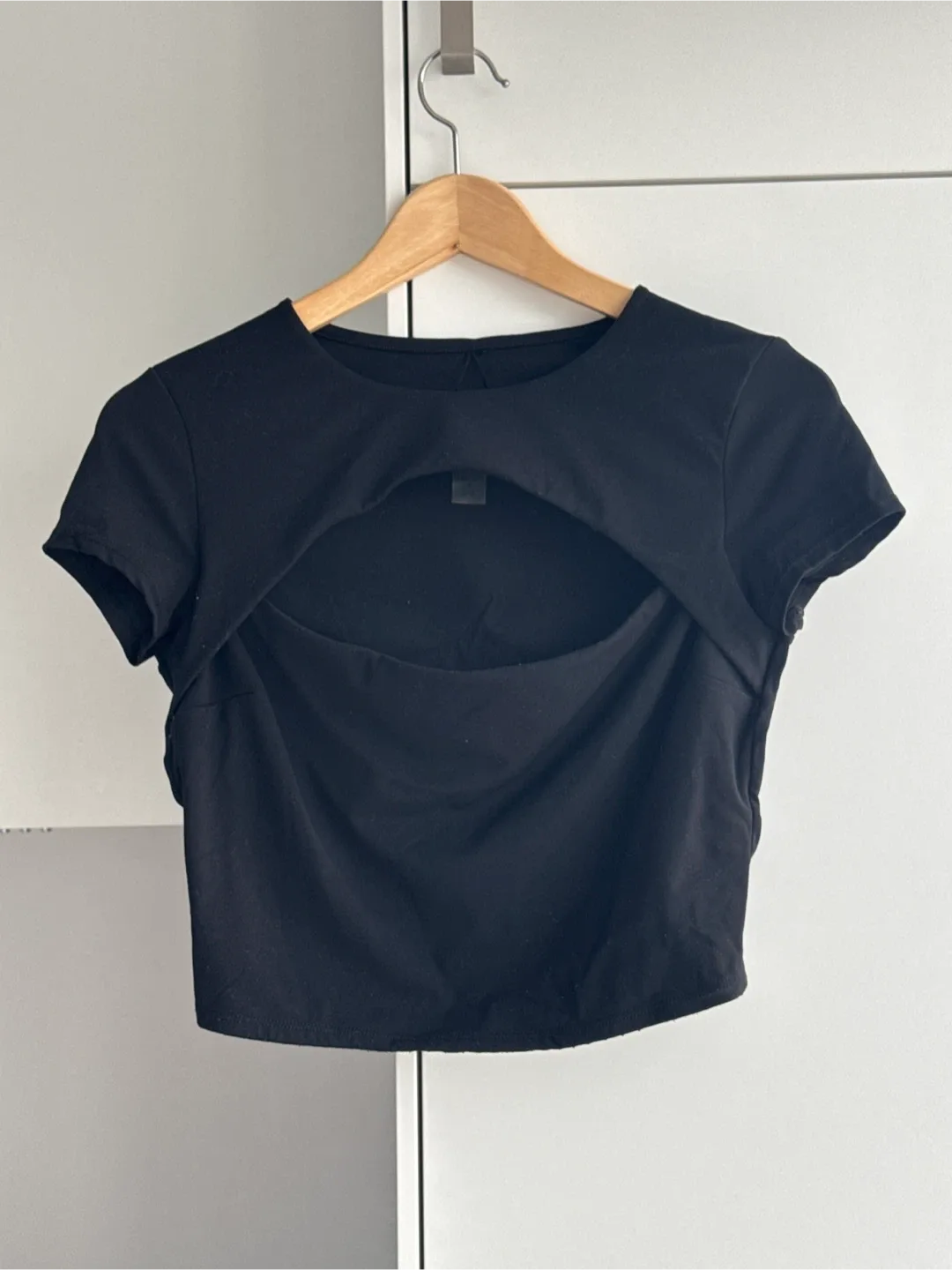 🖤 Garage Black Crop Top - Size M thumbnail