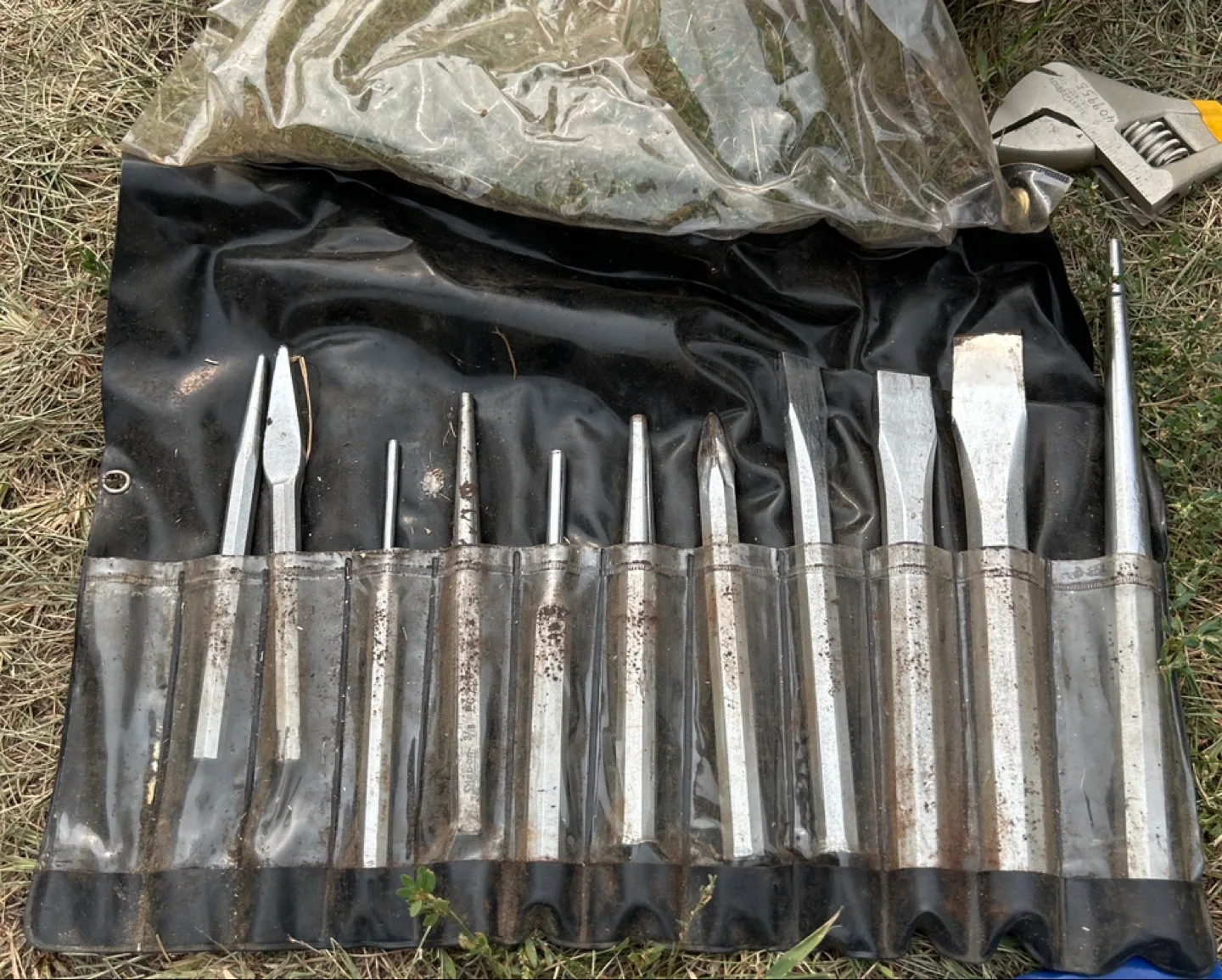 Metal Punch and Chisel Set thumbnail