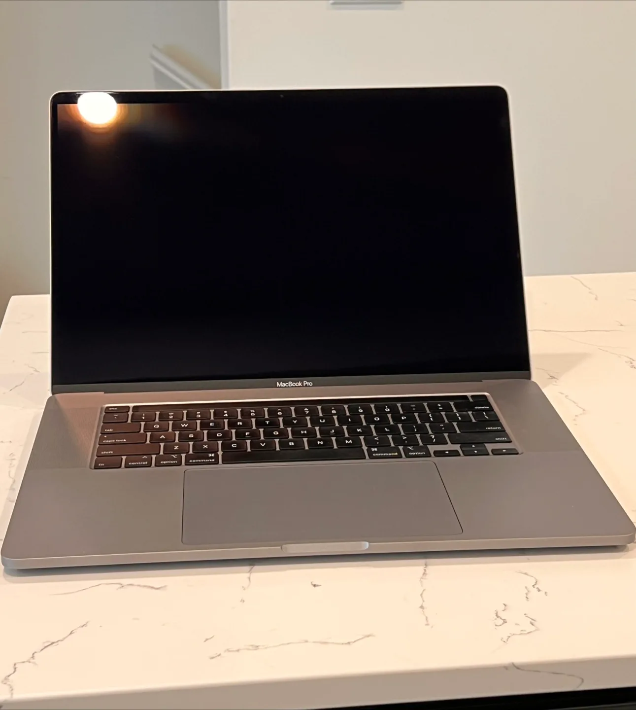Apple MacBook Pro 16-inch - i9 / 16GB RAM / 2TB SSD thumbnail