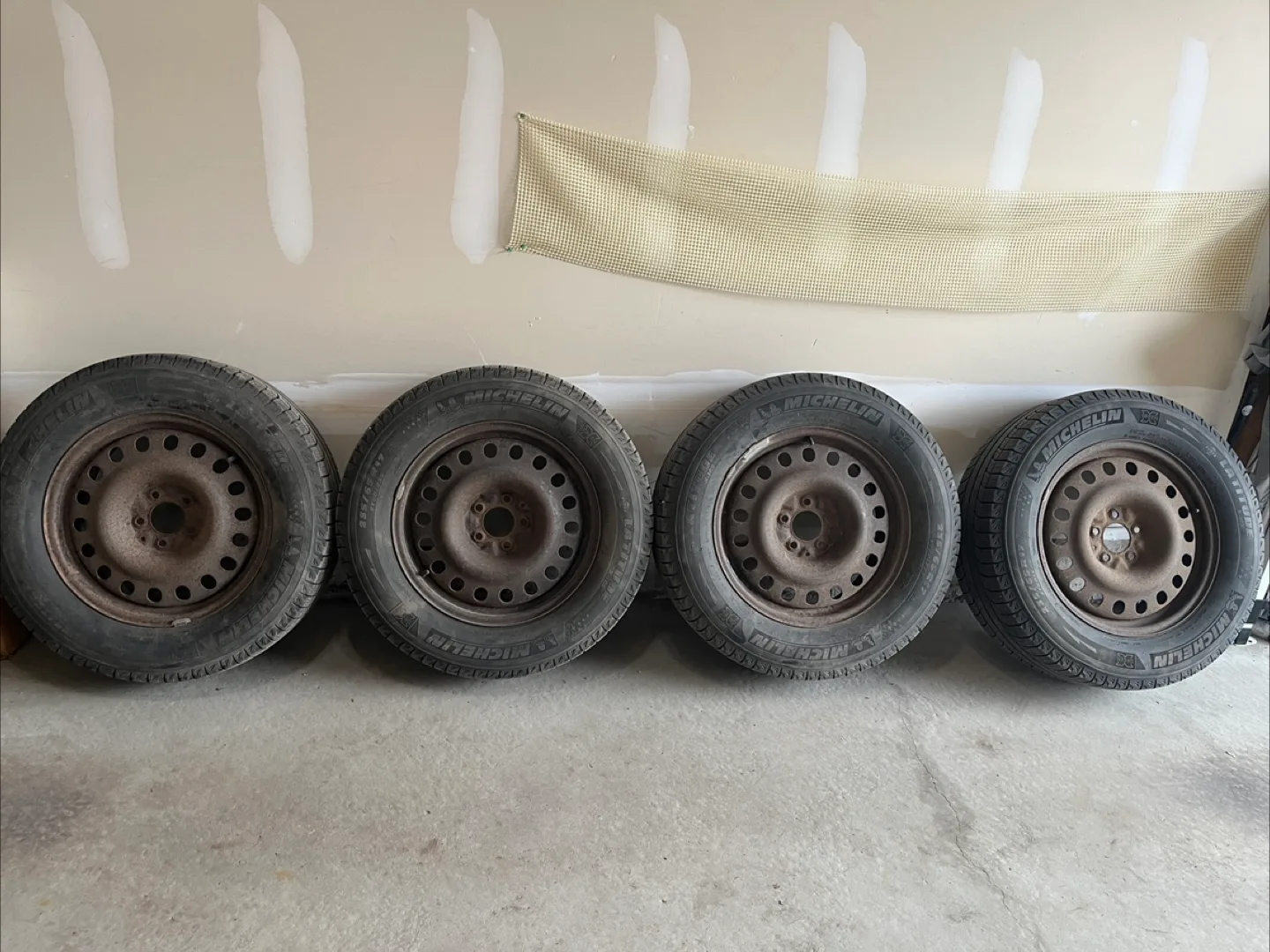 Set of 4 - Michelin Latitude Winter Tires 235/65R17 thumbnail