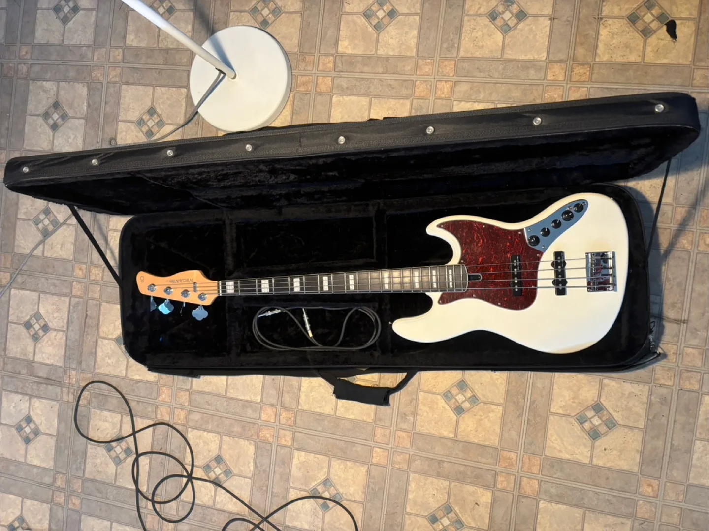 Marcus Miller V7 4-String Bass Guitar image indicator(2)