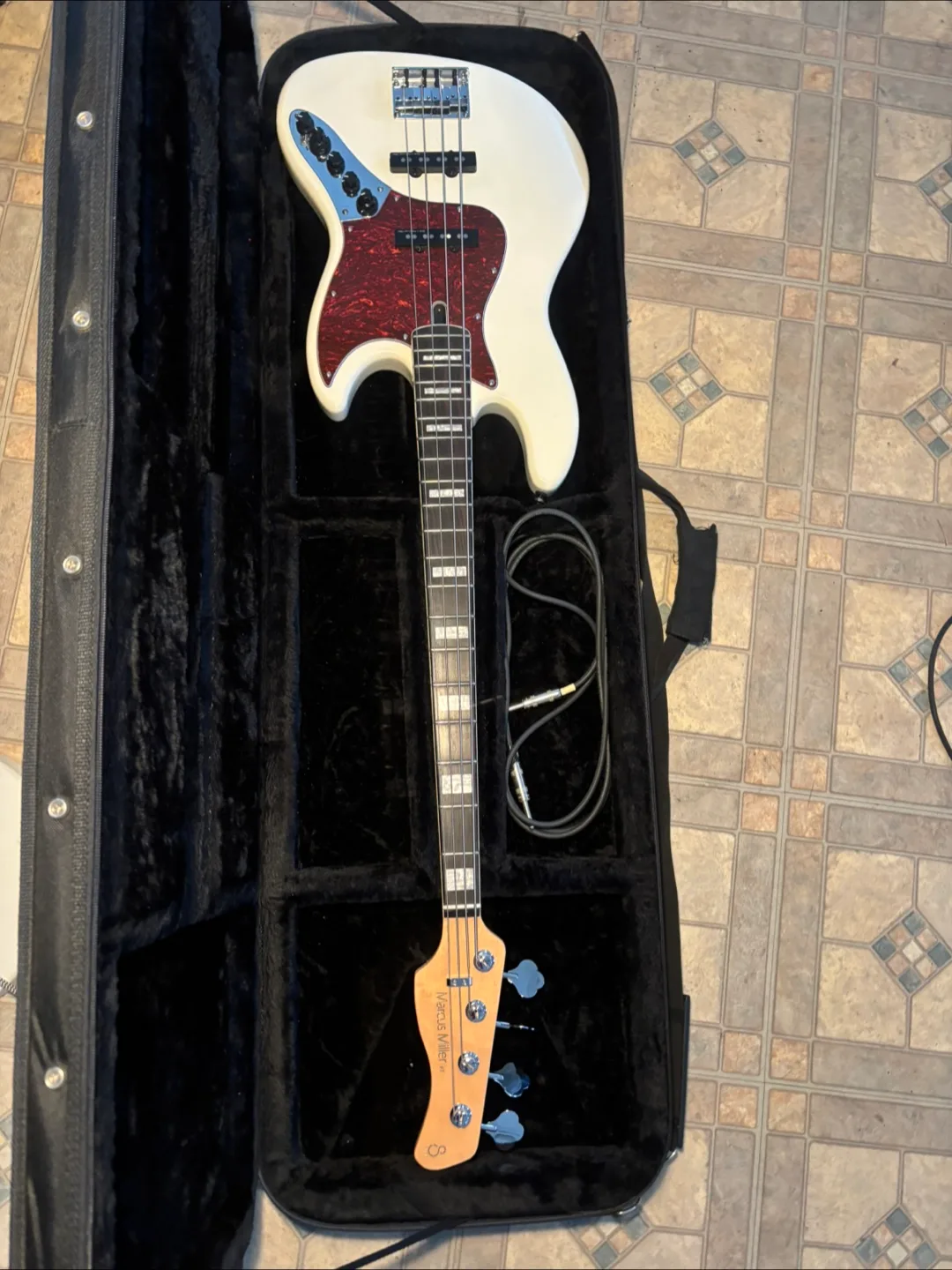 Marcus Miller V7 4-String Bass Guitar image indicator(3)