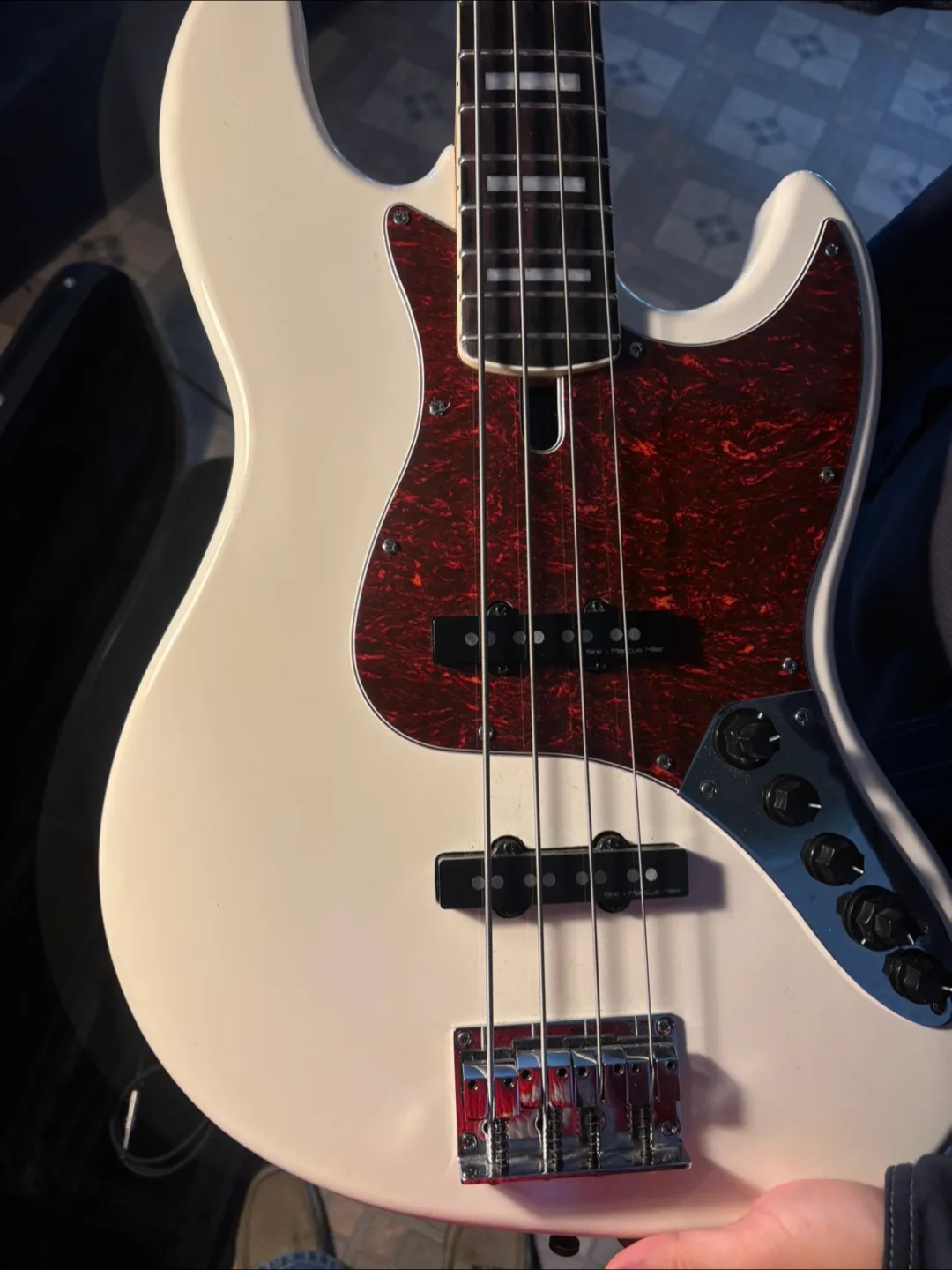 Marcus Miller V7 4-String Bass Guitar image indicator(7)