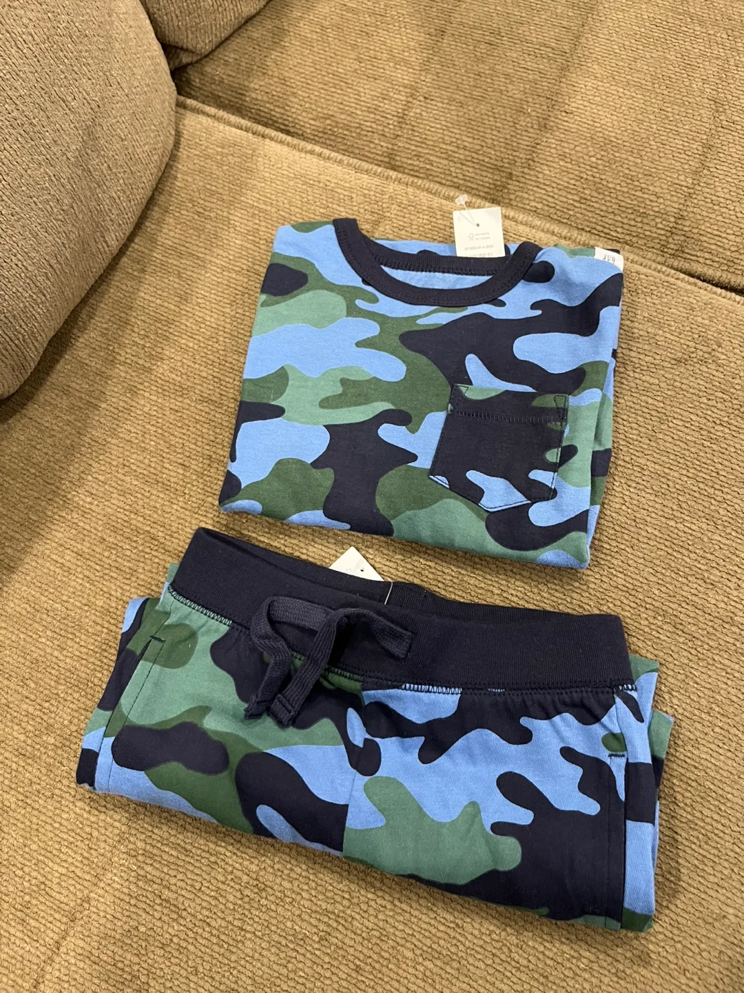 New GAP Camo 2-Piece Set, Size 2 Years image indicator(2)