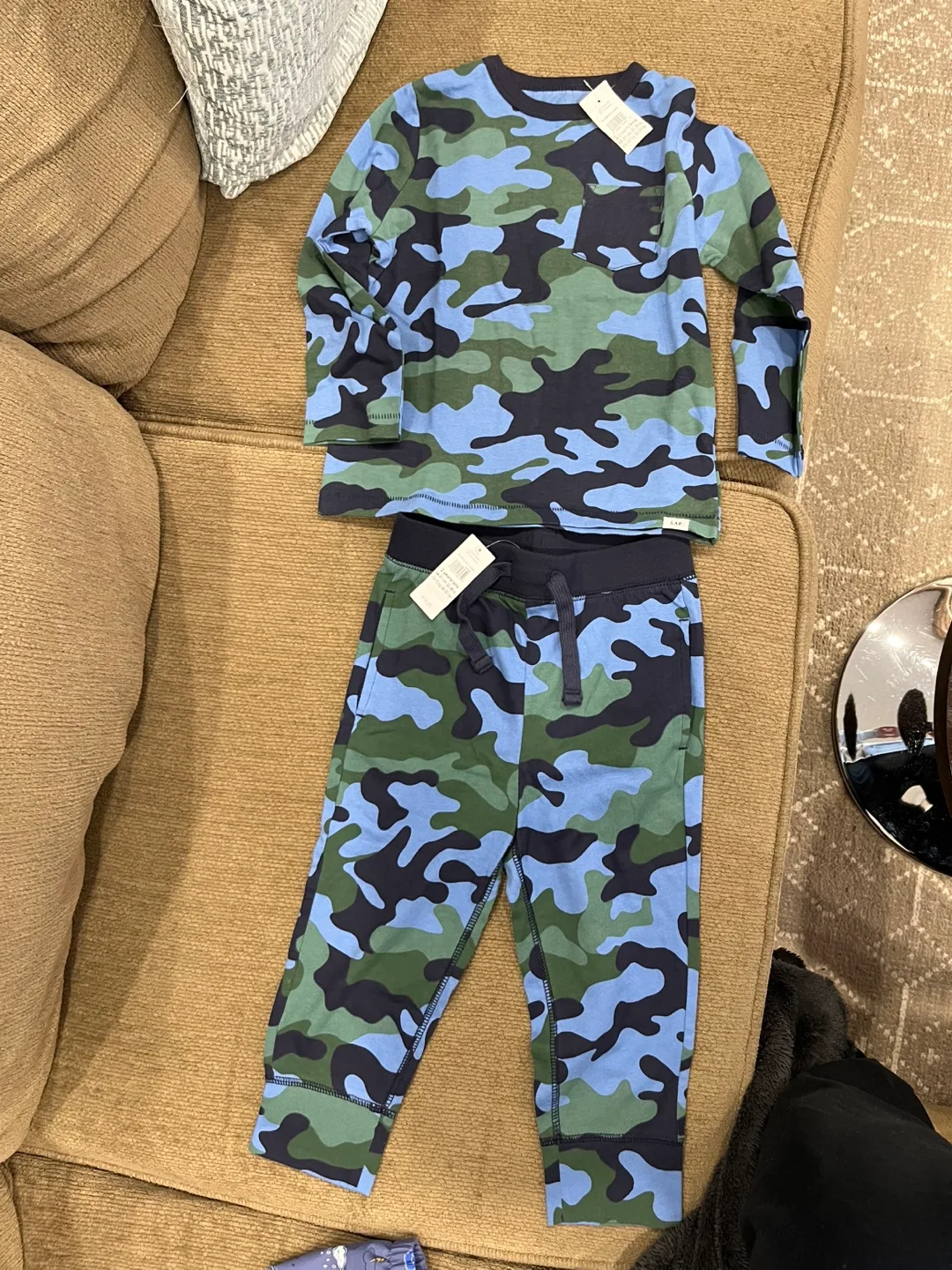 New GAP Camo 2-Piece Set, Size 2 Years thumbnail