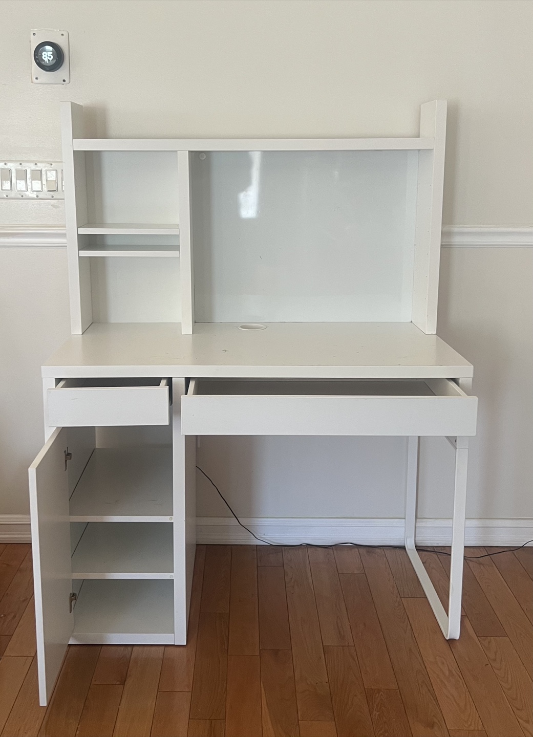 Ikea Micke desk with drawer and shelves - photo 3