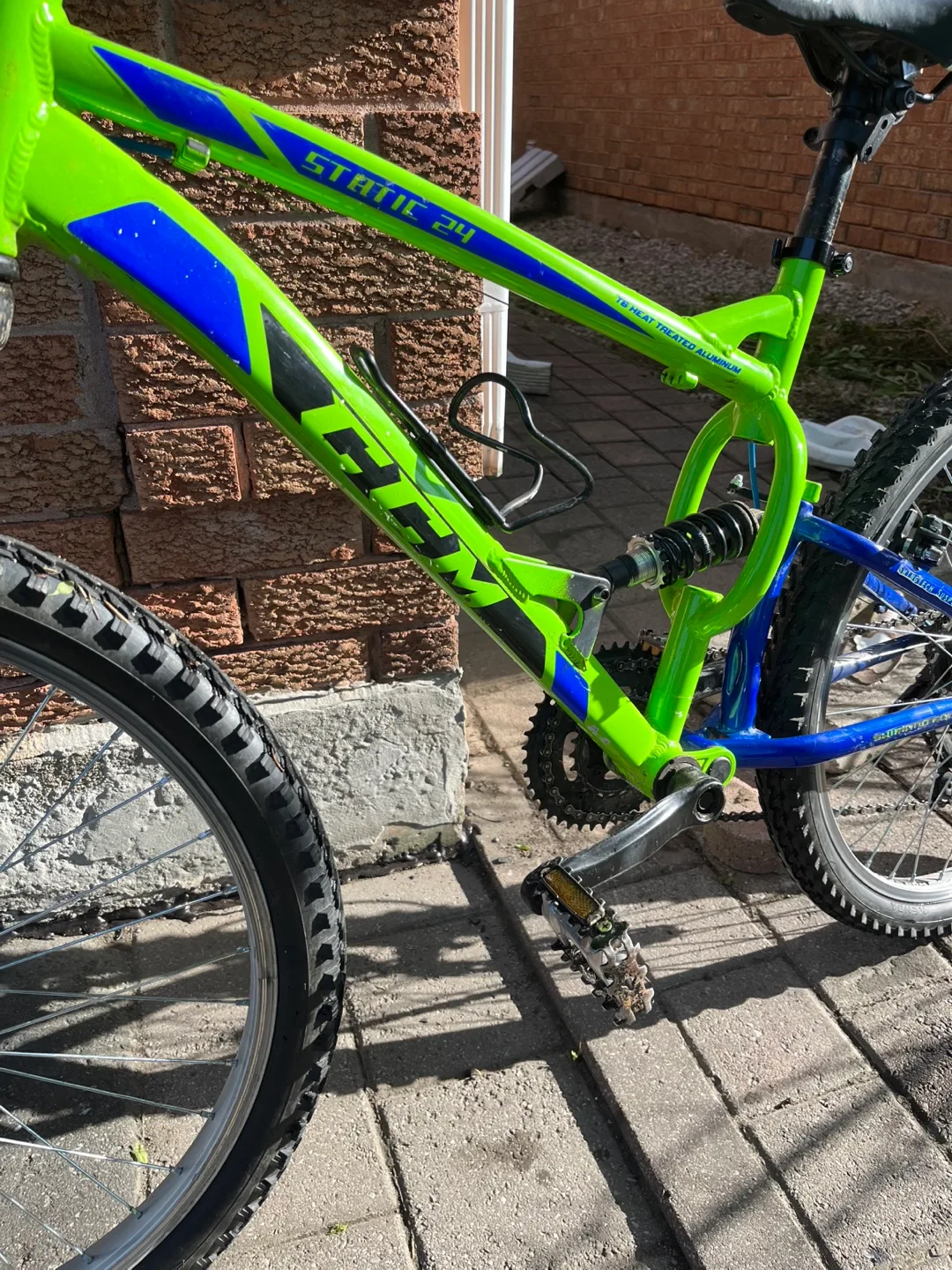 CCM Static 24" Mountain Bike - Green/Blue image indicator(3)