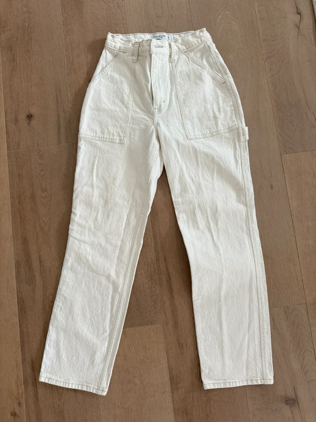 Abercrombie and Fitch - White curve love jeans thumbnail