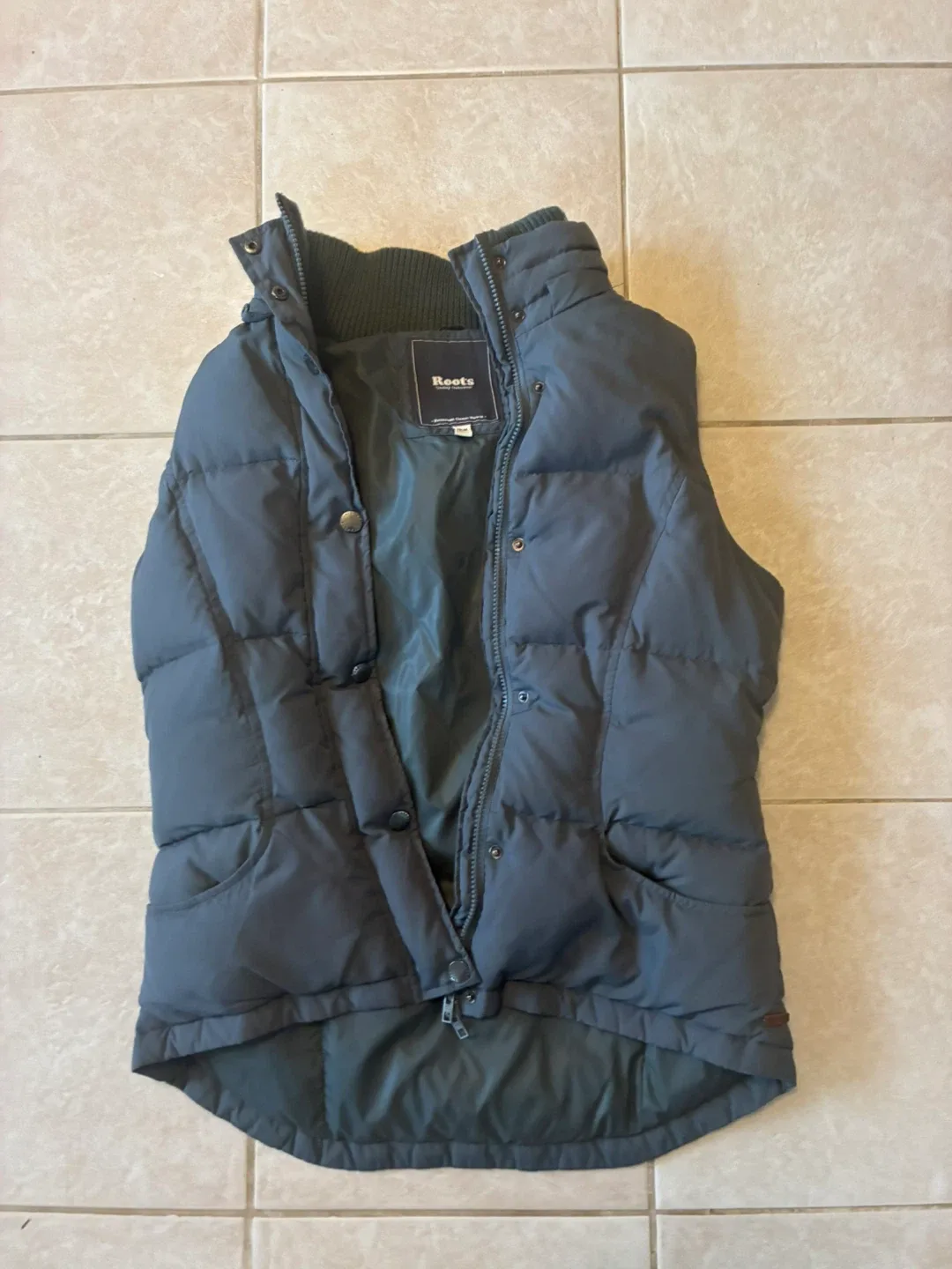 Roots Puffer Vest - Size Small