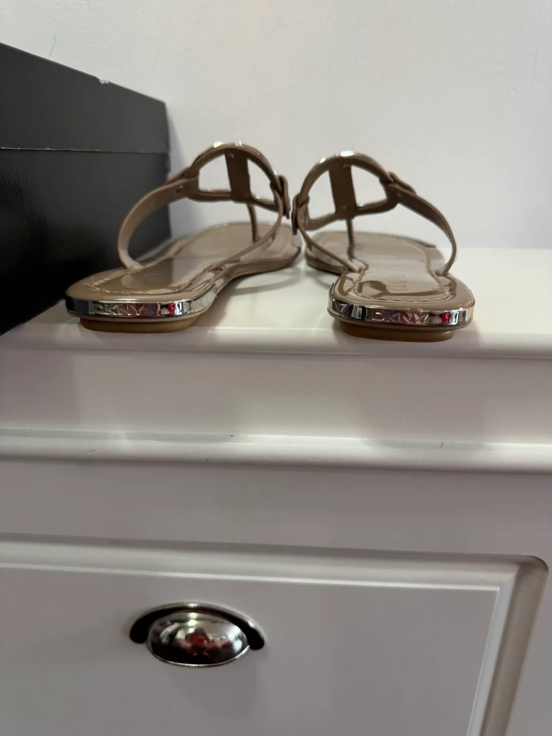 DKNY Hartford Flat Sandals - Size 7.5 image indicator(4)