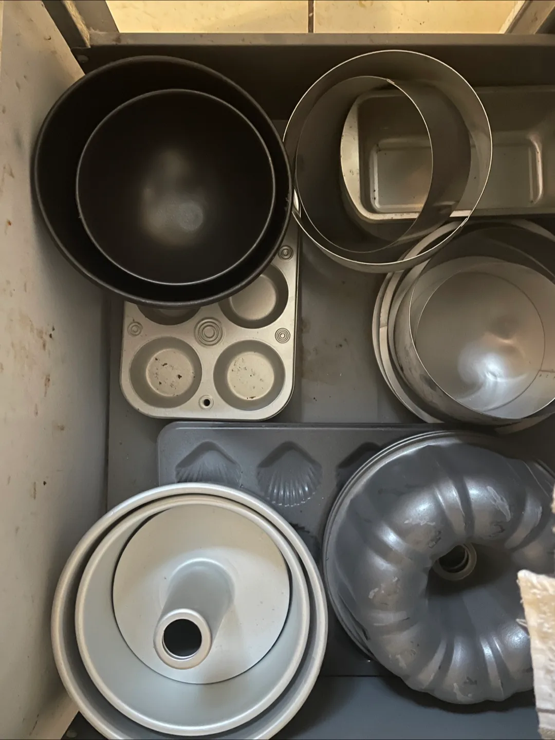 Assorted Baking Pans thumbnail