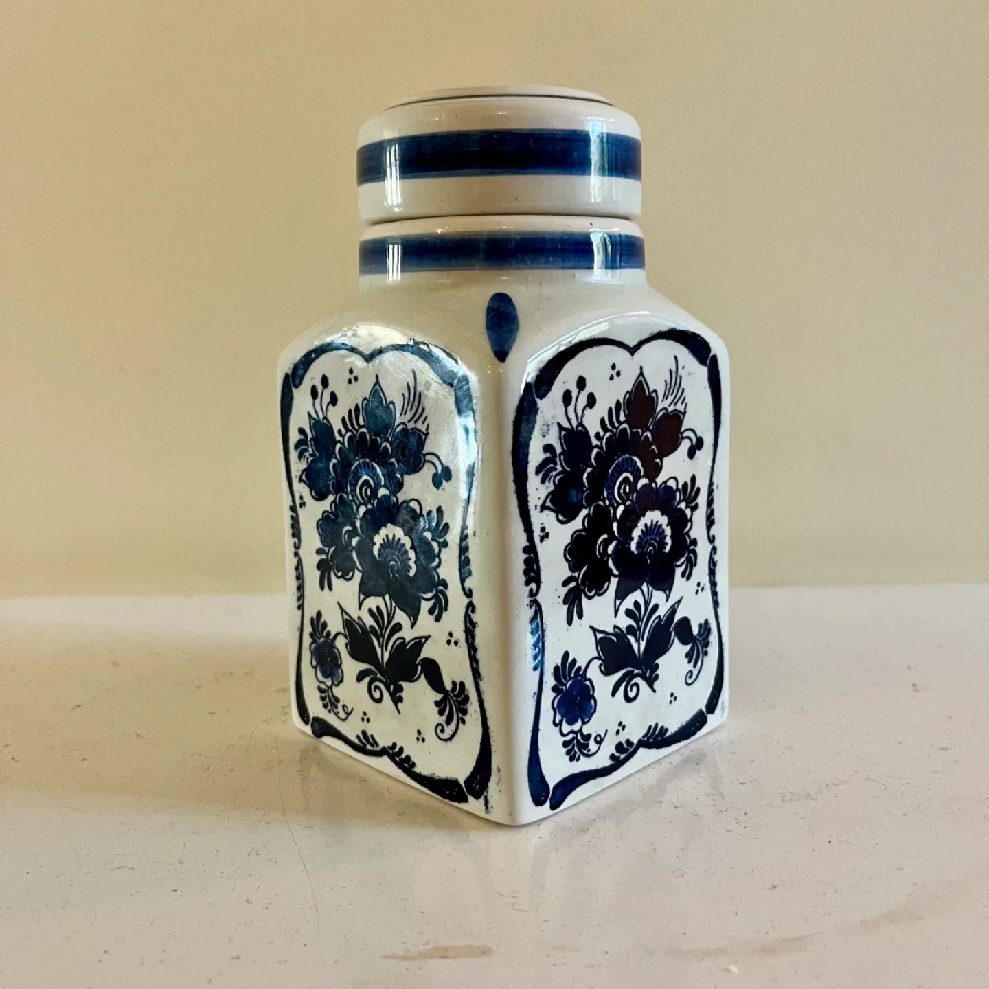 Delft Blue Tea Caddy image indicator(2)
