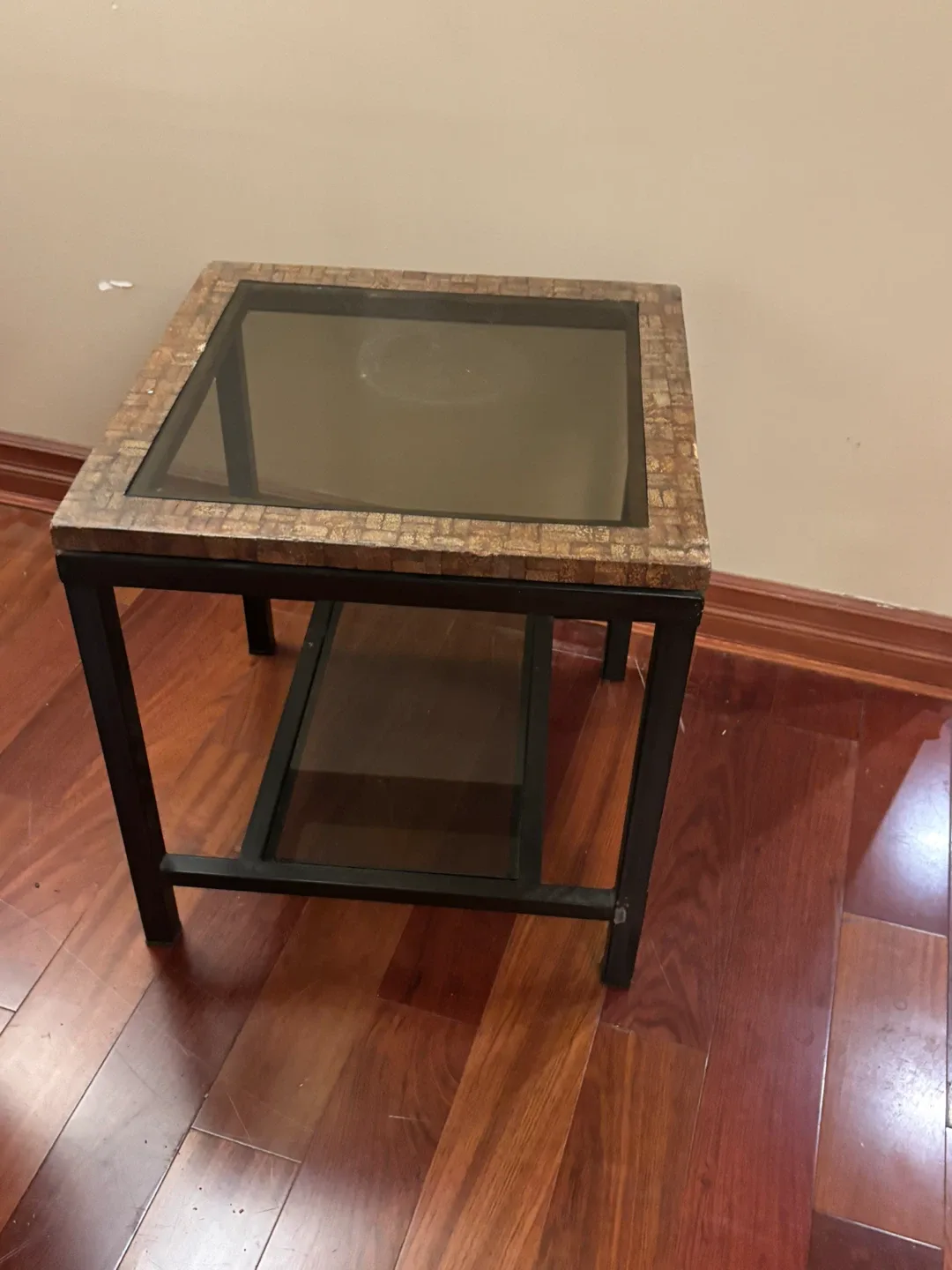Side table with glass top image indicator(2)
