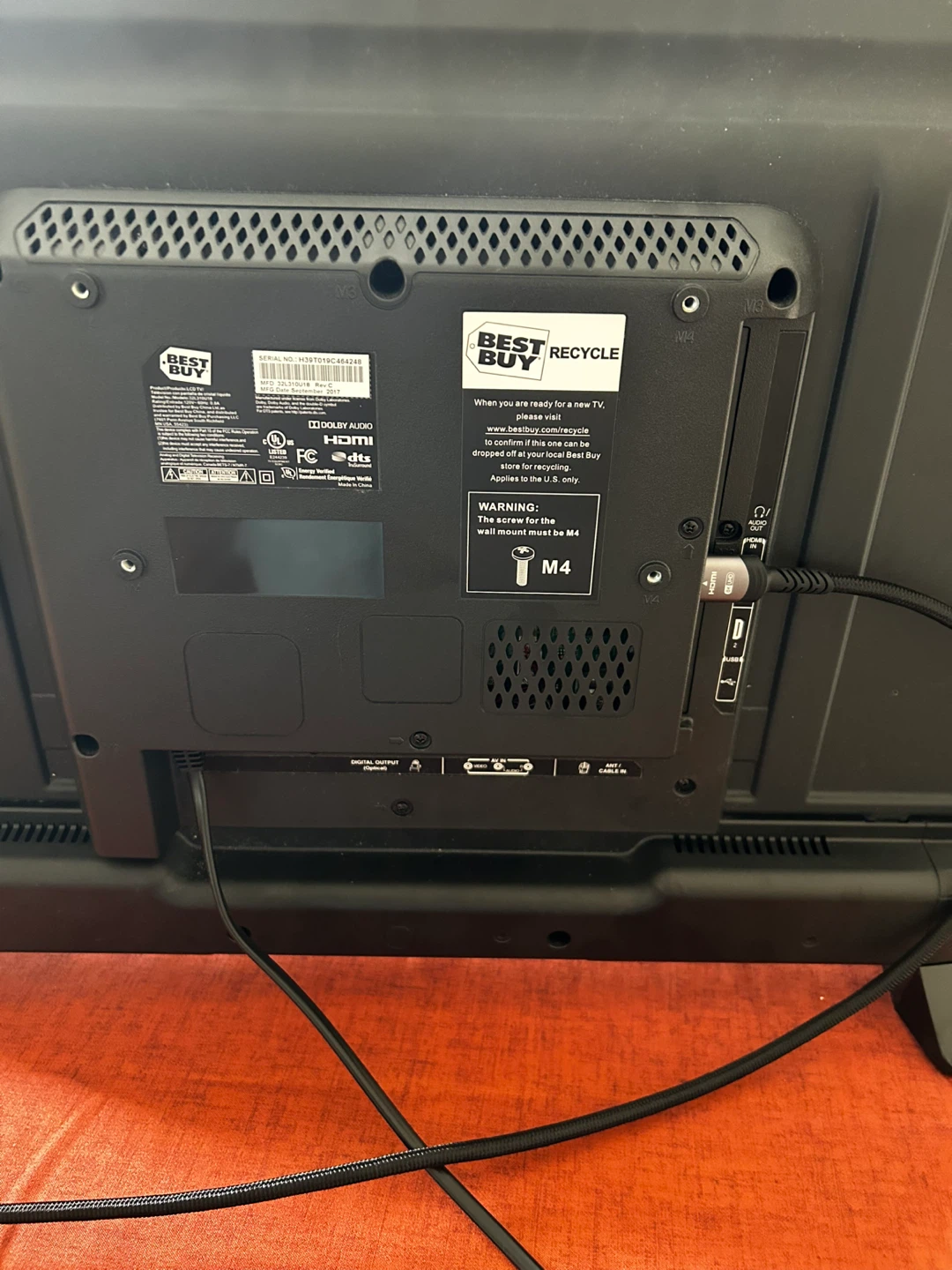 32” Toshiba YV Model 32L310U18 - photo 2
